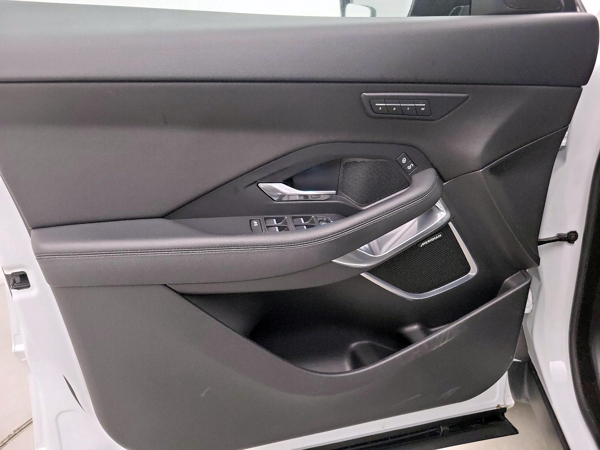 Thumbnail: 2019 Jaguar E-Pace - 12