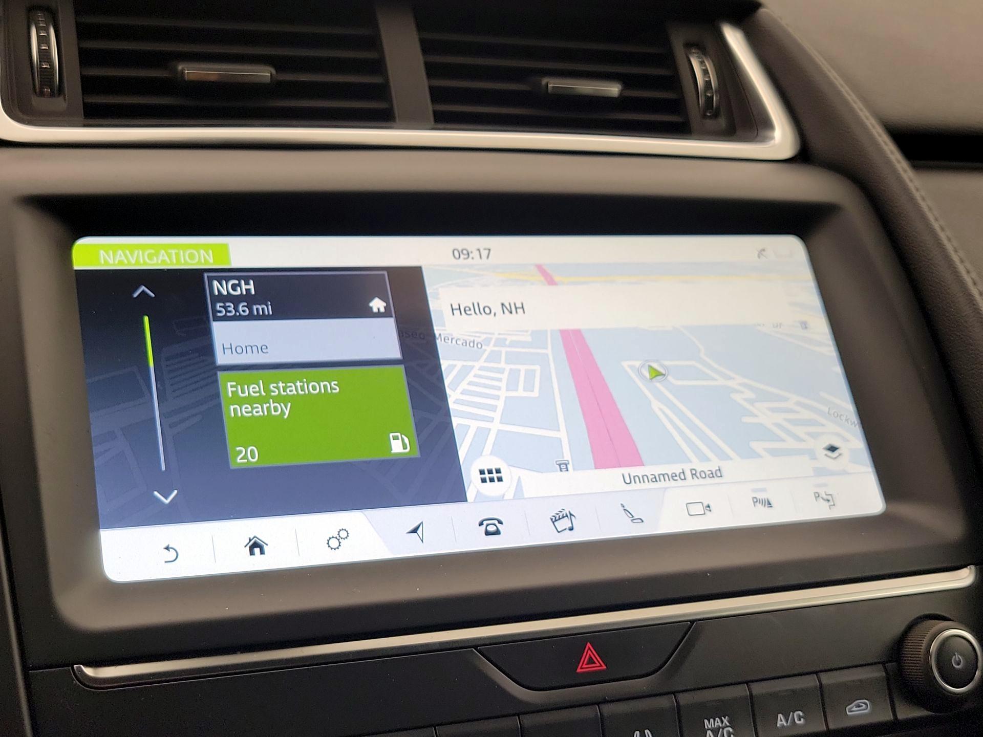 Thumbnail: 2019 Jaguar E-Pace - 14