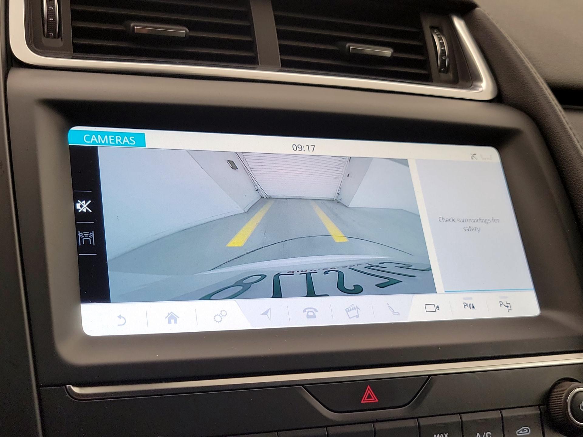 Thumbnail: 2019 Jaguar E-Pace - 15