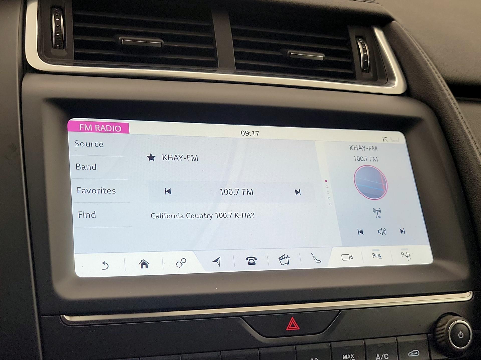 Thumbnail: 2019 Jaguar E-Pace - 16