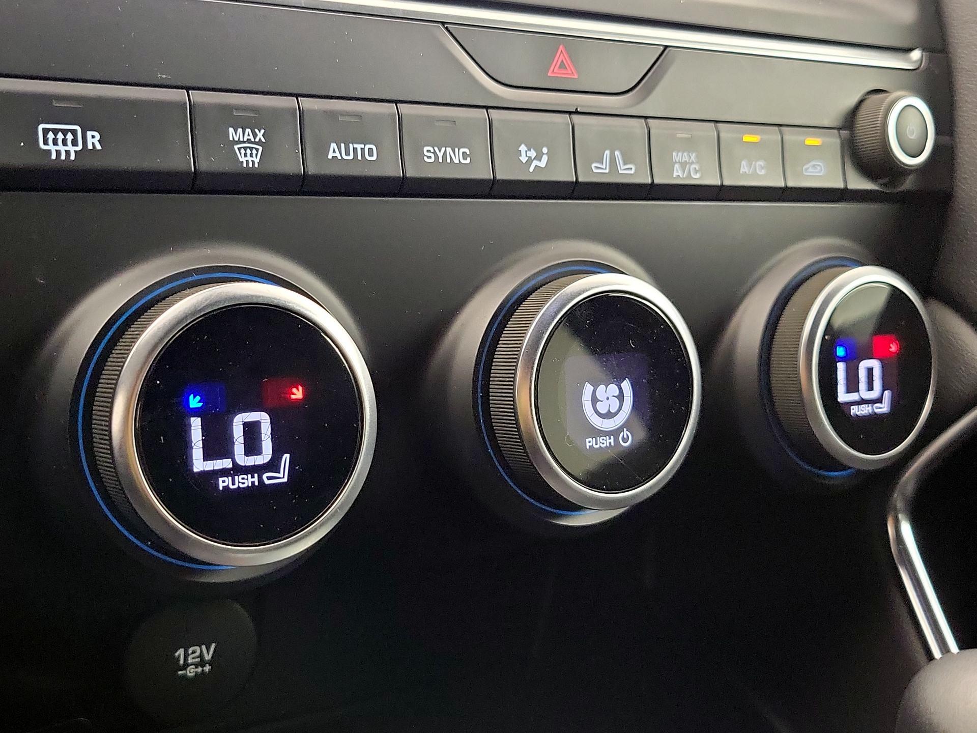 Thumbnail: 2019 Jaguar E-Pace - 17