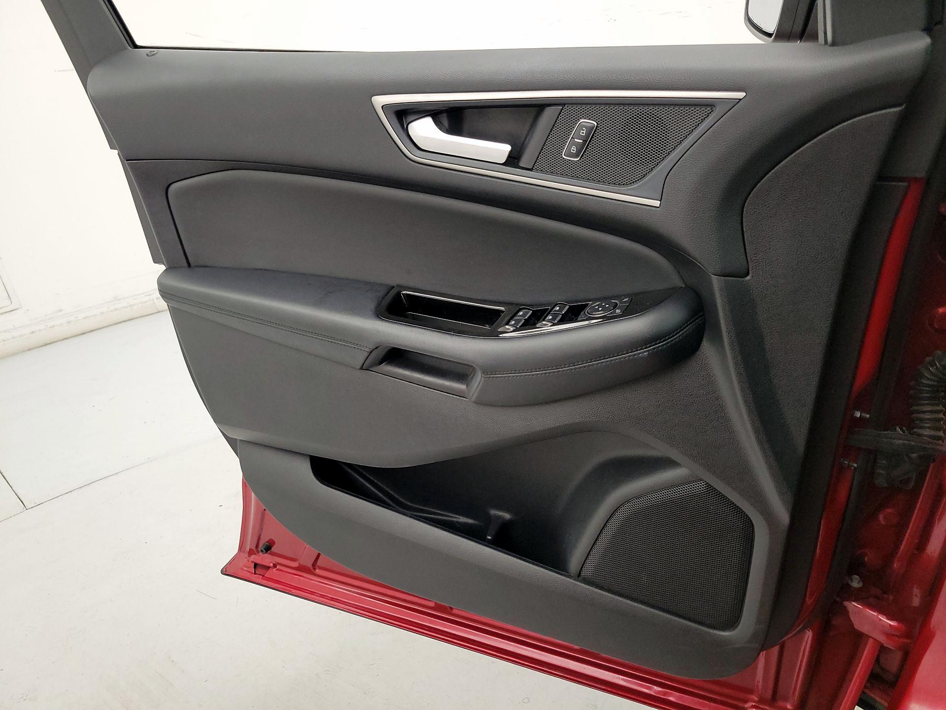 Thumbnail: 2020 Ford Edge - 12