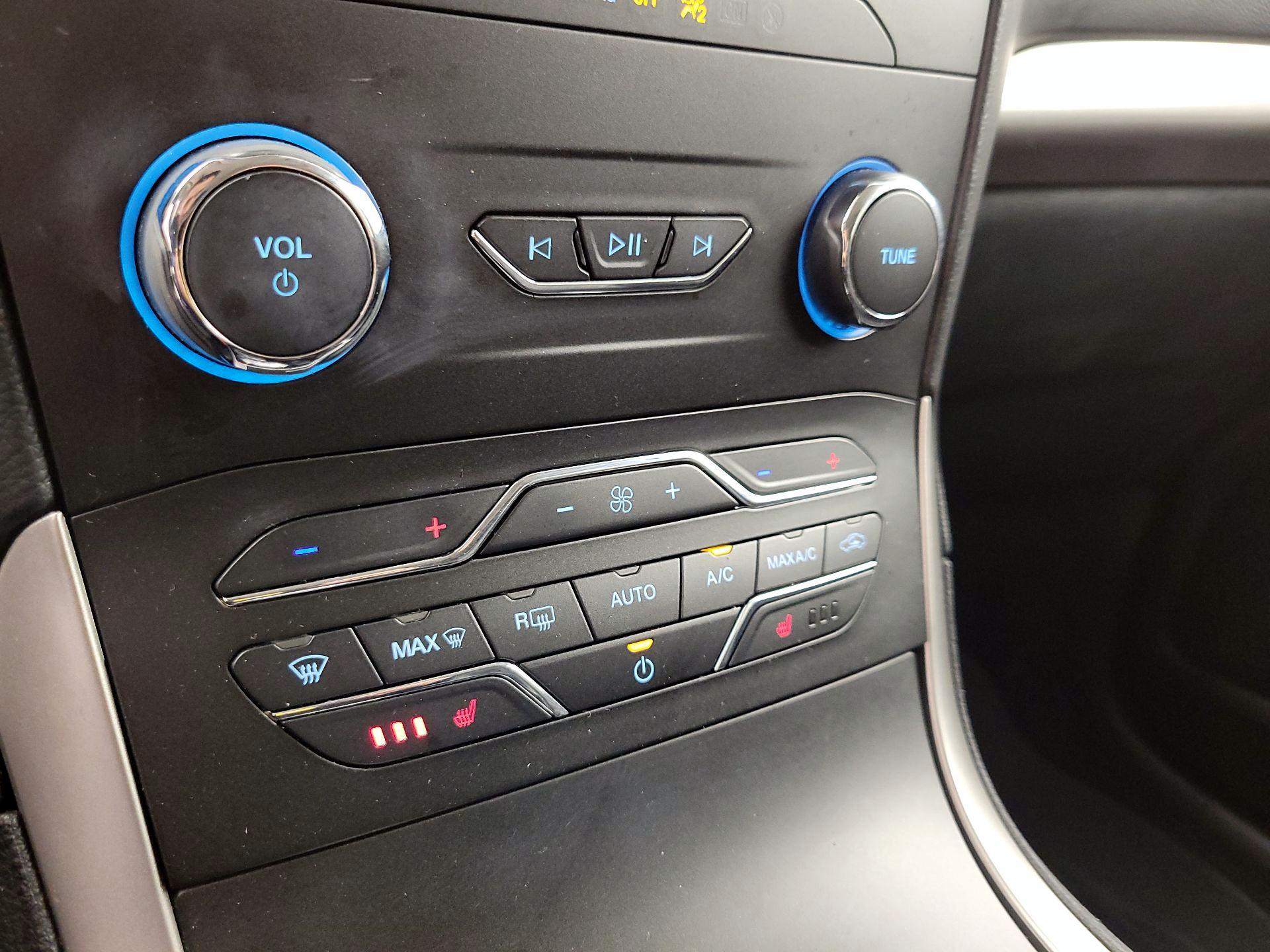 Thumbnail: 2020 Ford Edge - 16