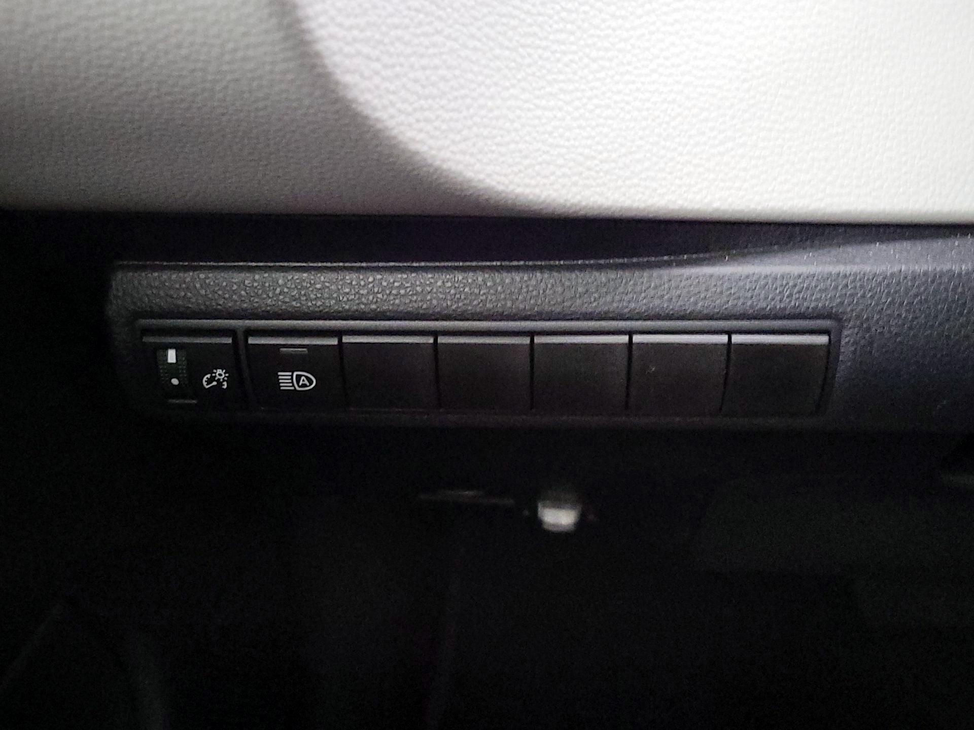 Thumbnail: 2025 Toyota Corolla - 13