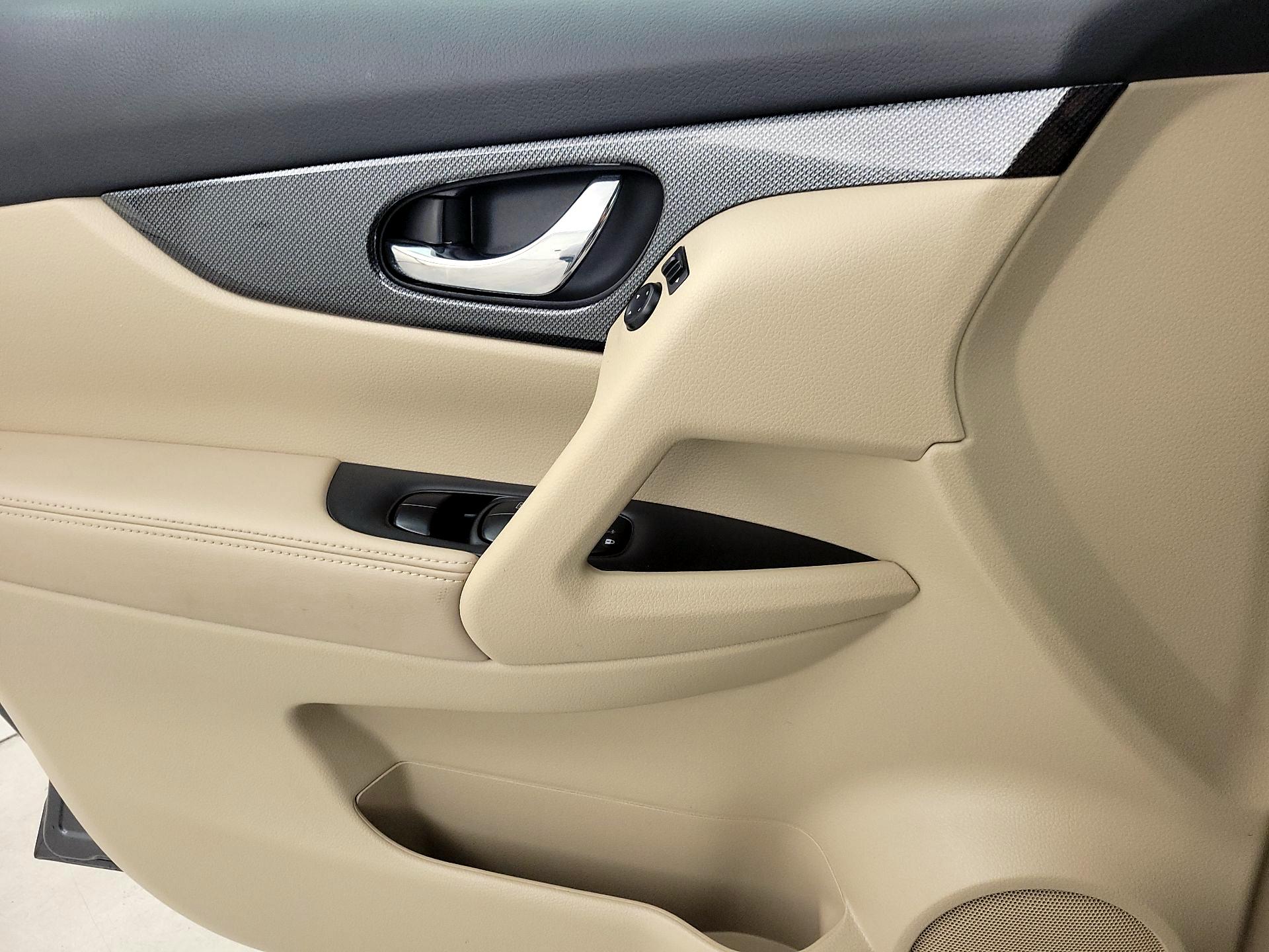 Thumbnail: 2015 Nissan Rogue - 12