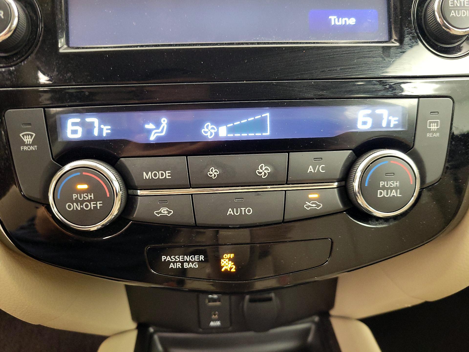 Thumbnail: 2015 Nissan Rogue - 17