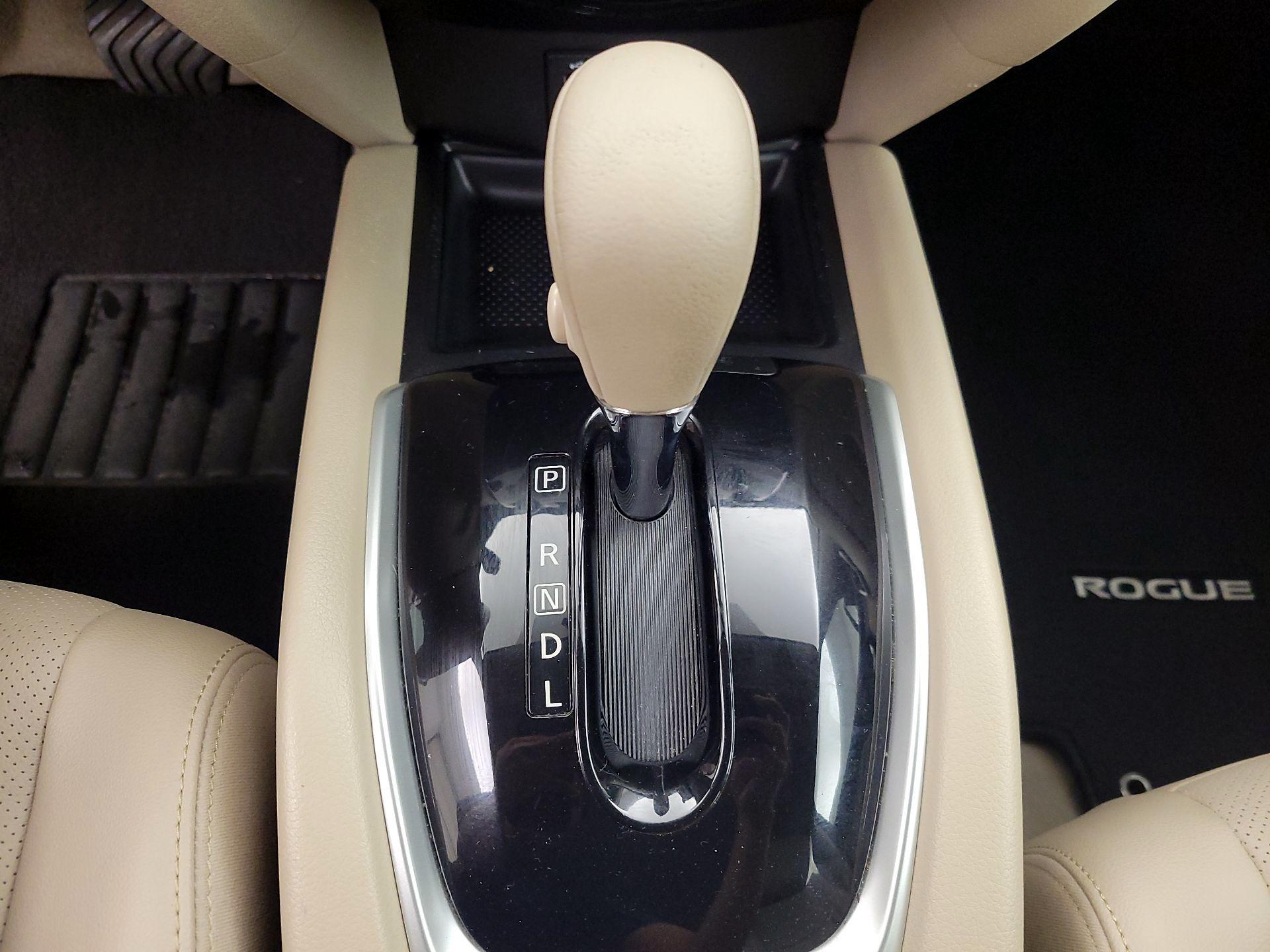 Thumbnail: 2015 Nissan Rogue - 18