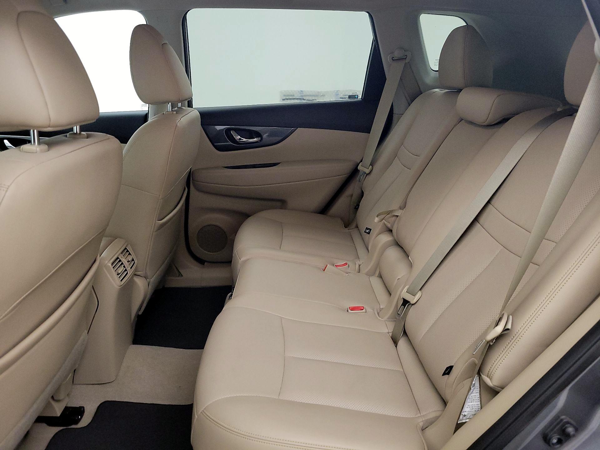 Thumbnail: 2015 Nissan Rogue - 20