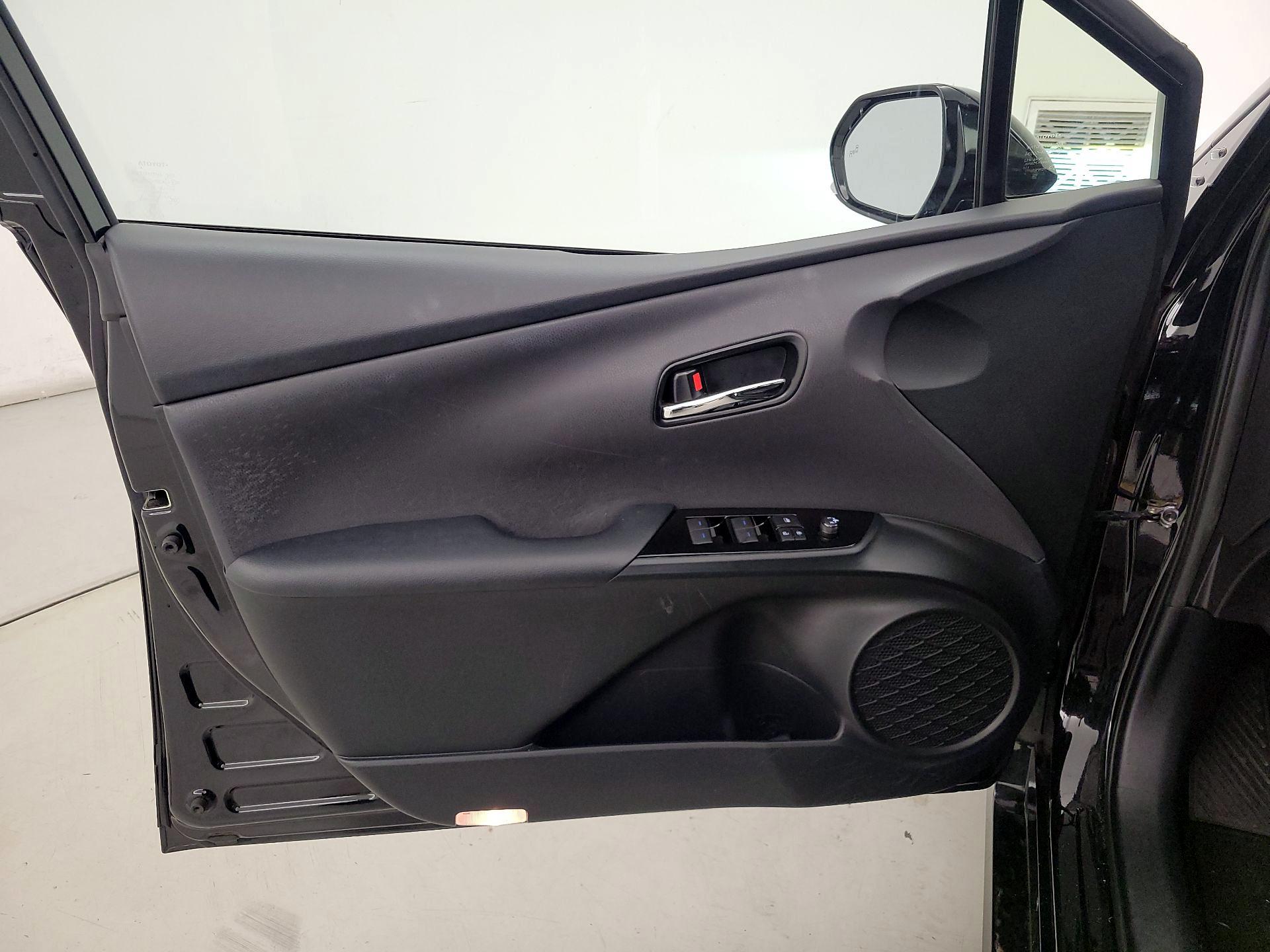 Thumbnail: 2019 Toyota Prius - 12