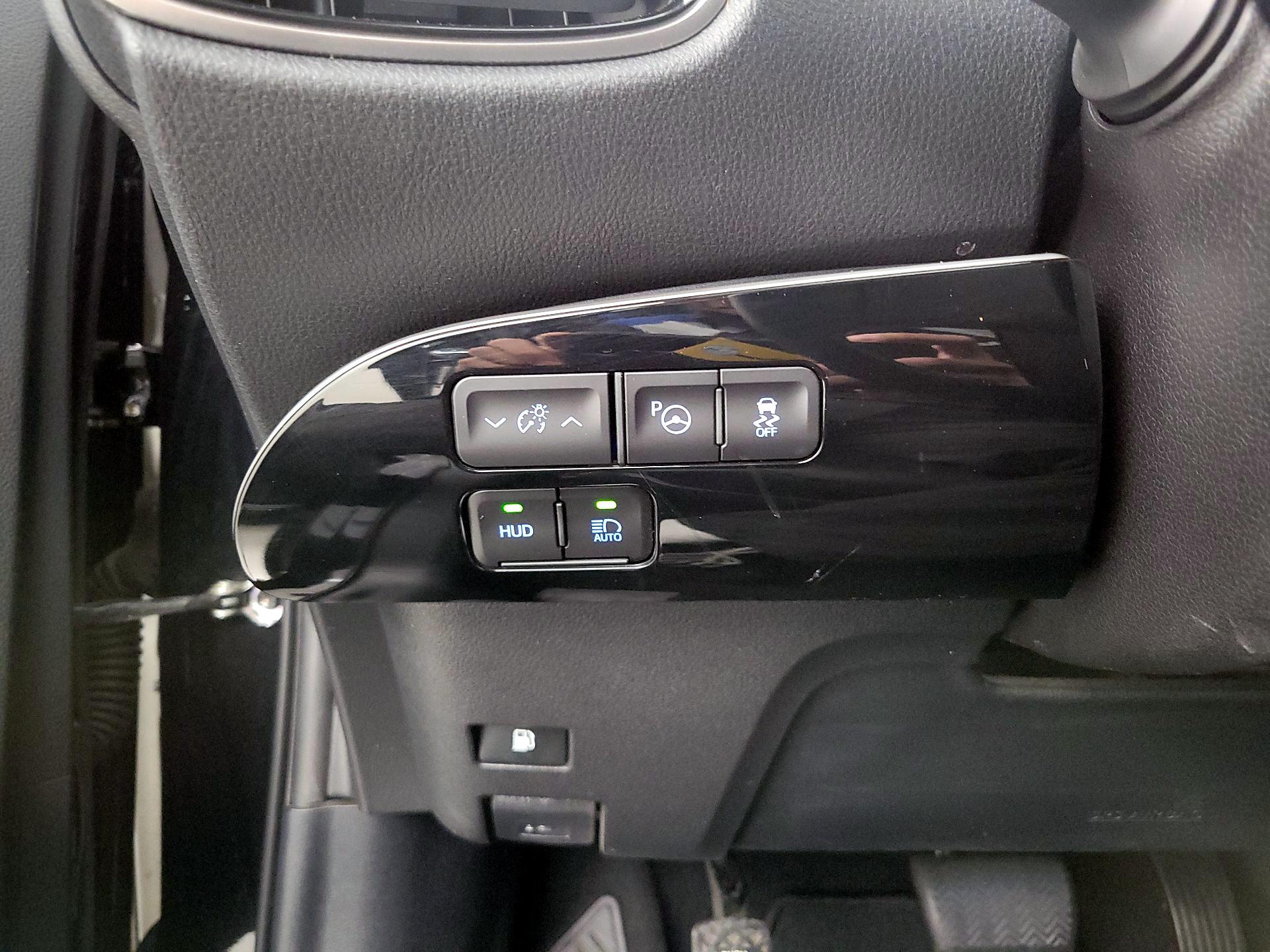 Thumbnail: 2019 Toyota Prius - 13