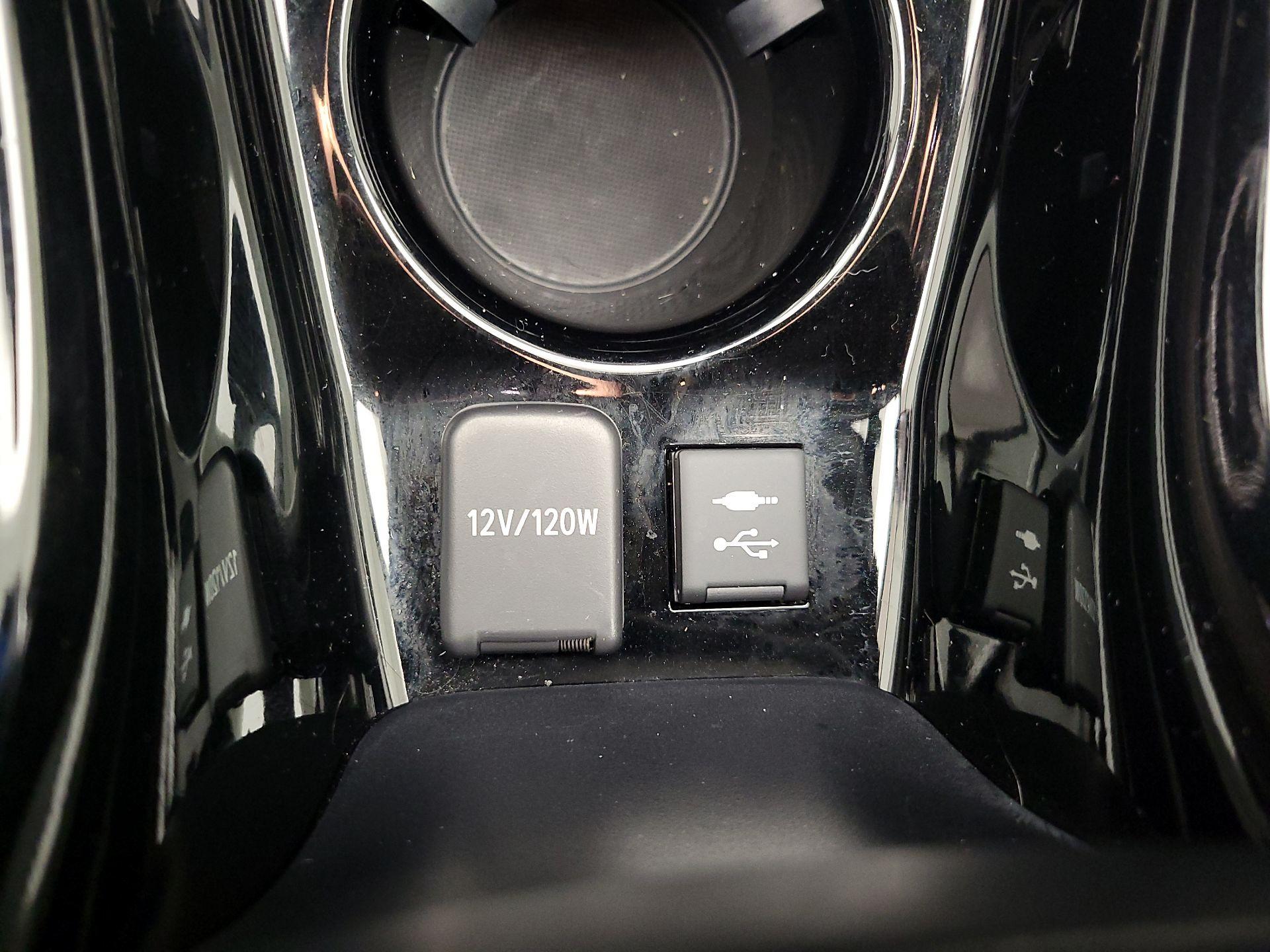 Thumbnail: 2019 Toyota Prius - 18