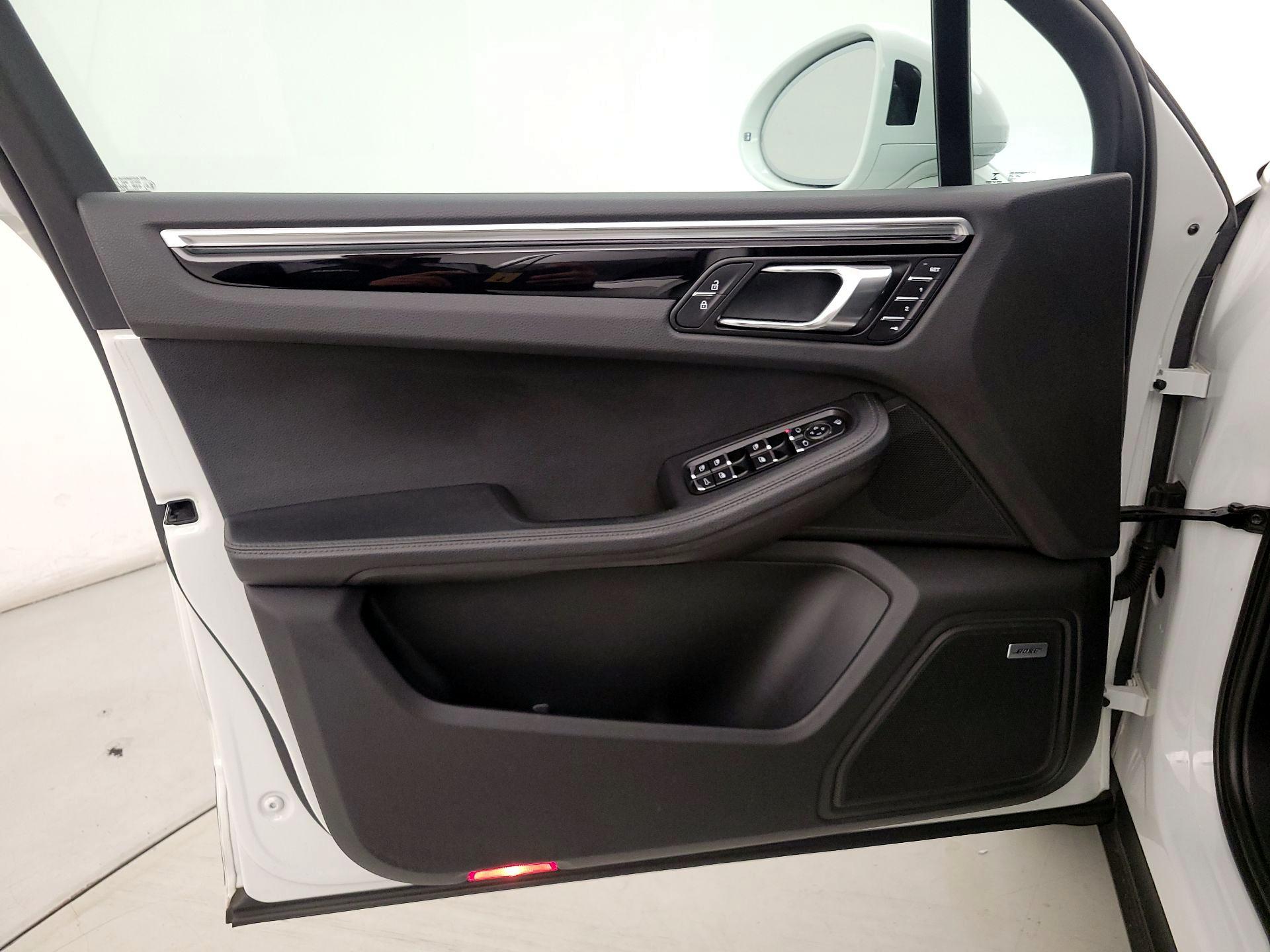 Thumbnail: 2022 Porsche Macan - 12