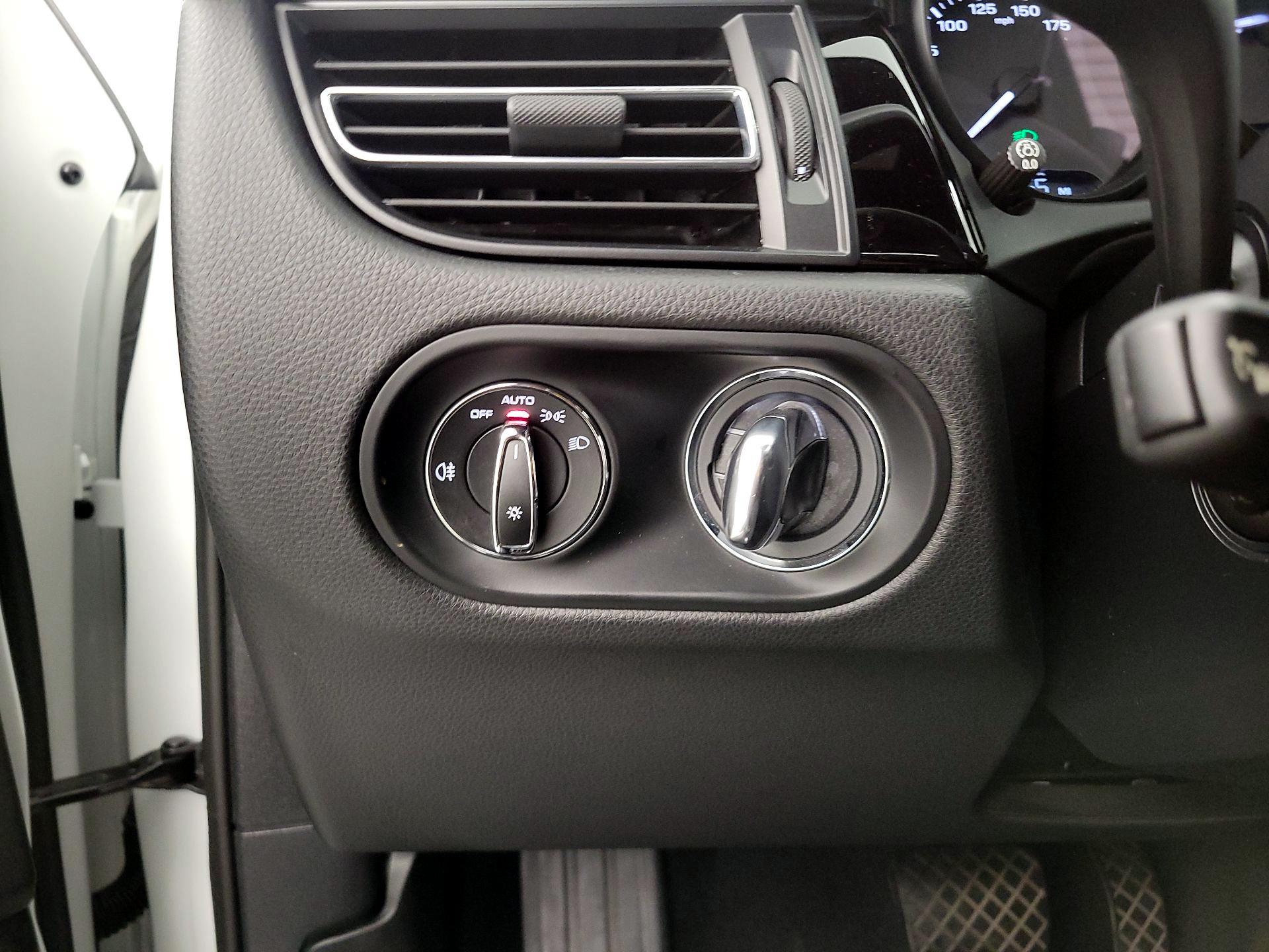 Thumbnail: 2022 Porsche Macan - 13