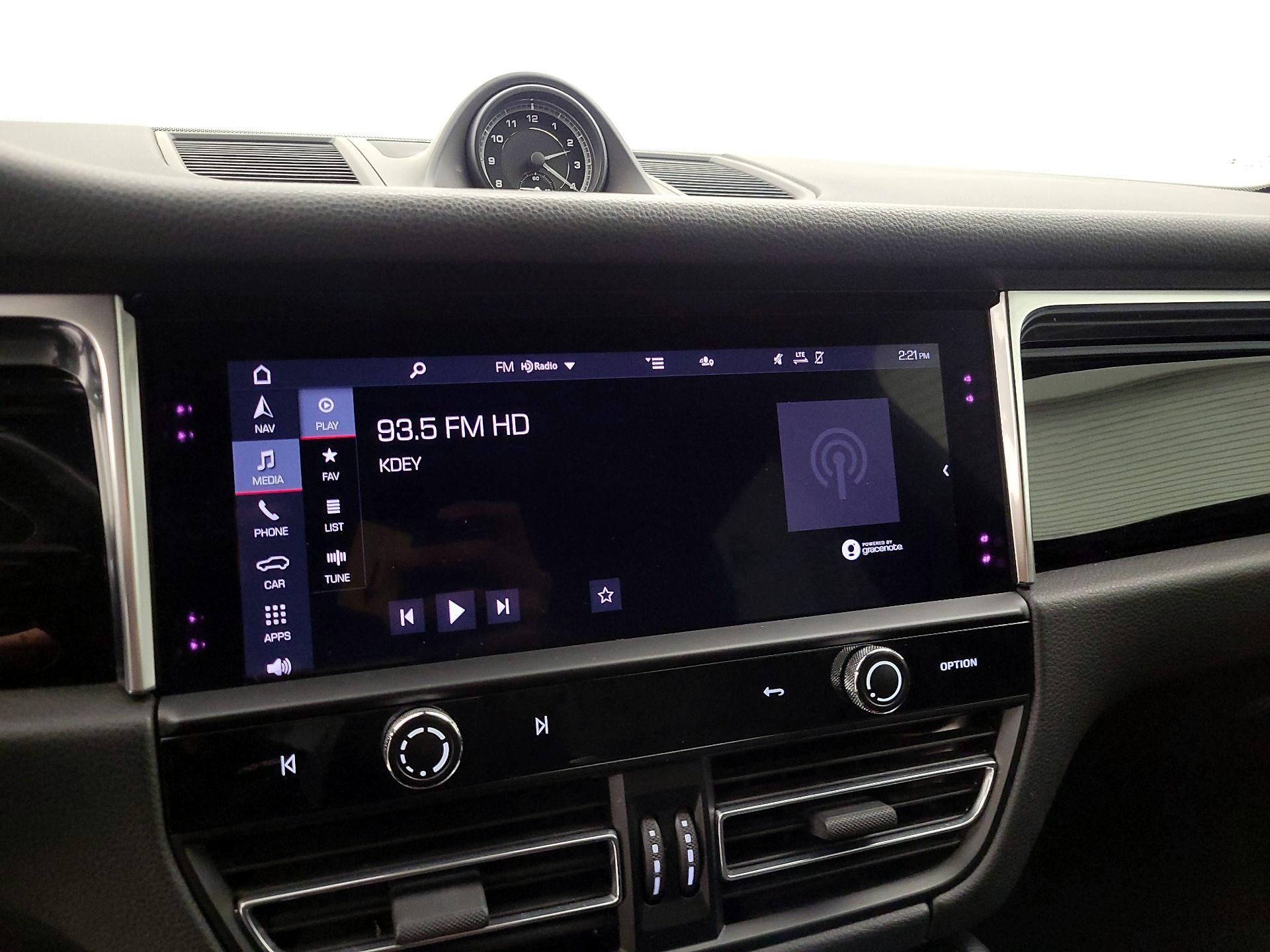 Thumbnail: 2022 Porsche Macan - 16