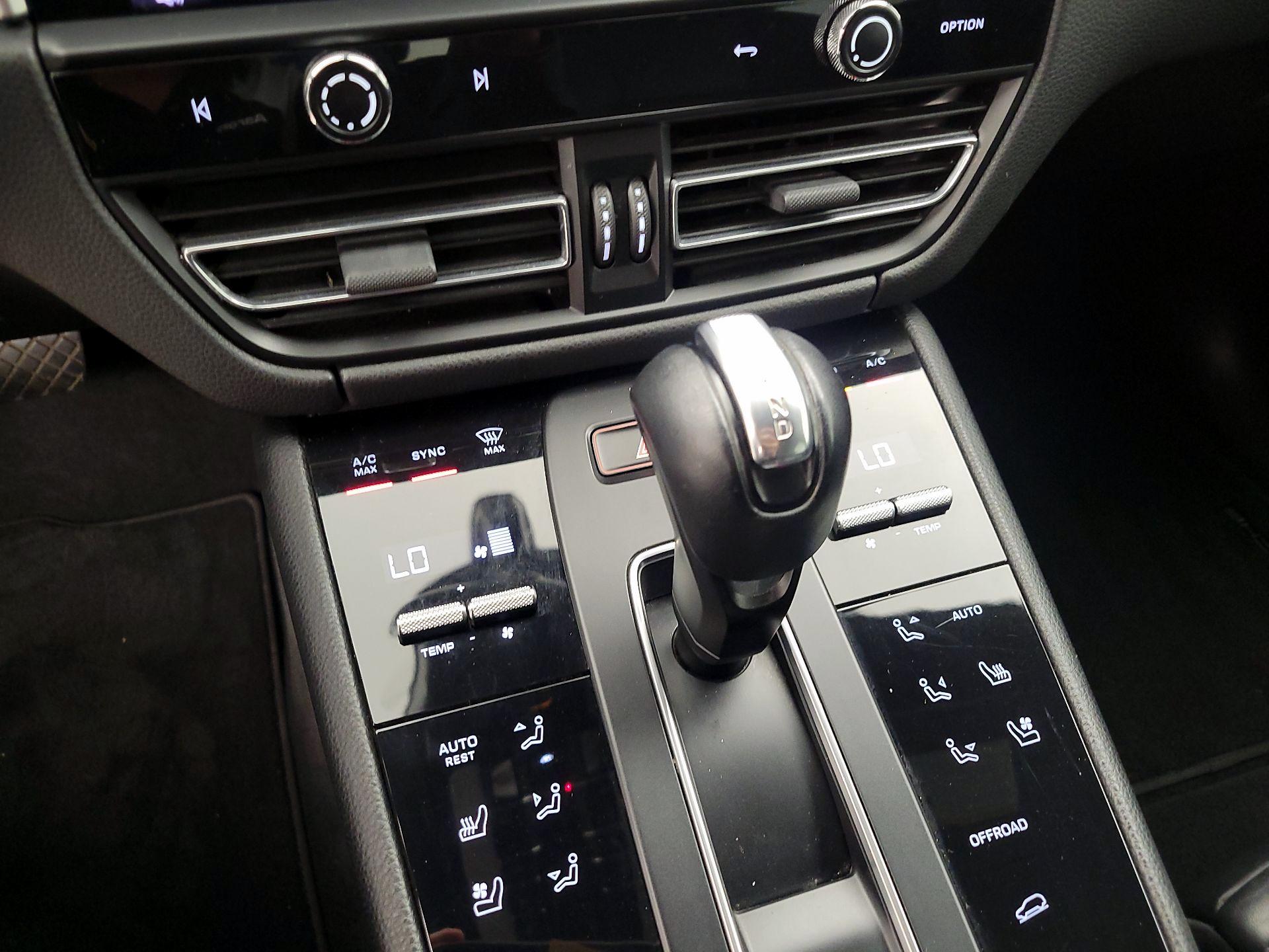 Thumbnail: 2022 Porsche Macan - 17