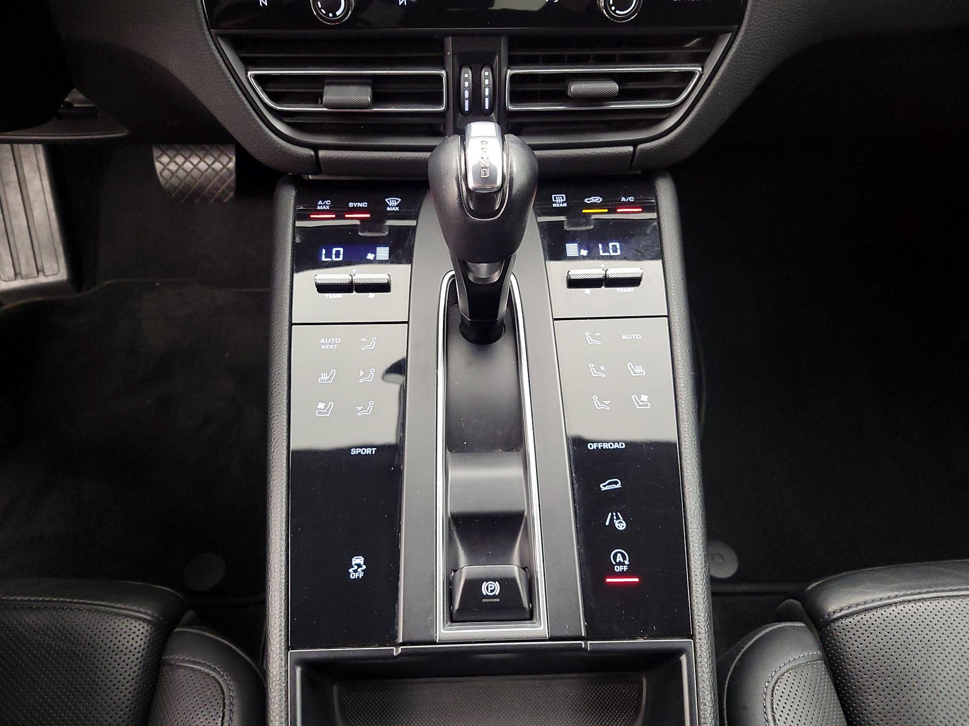 Thumbnail: 2022 Porsche Macan - 18