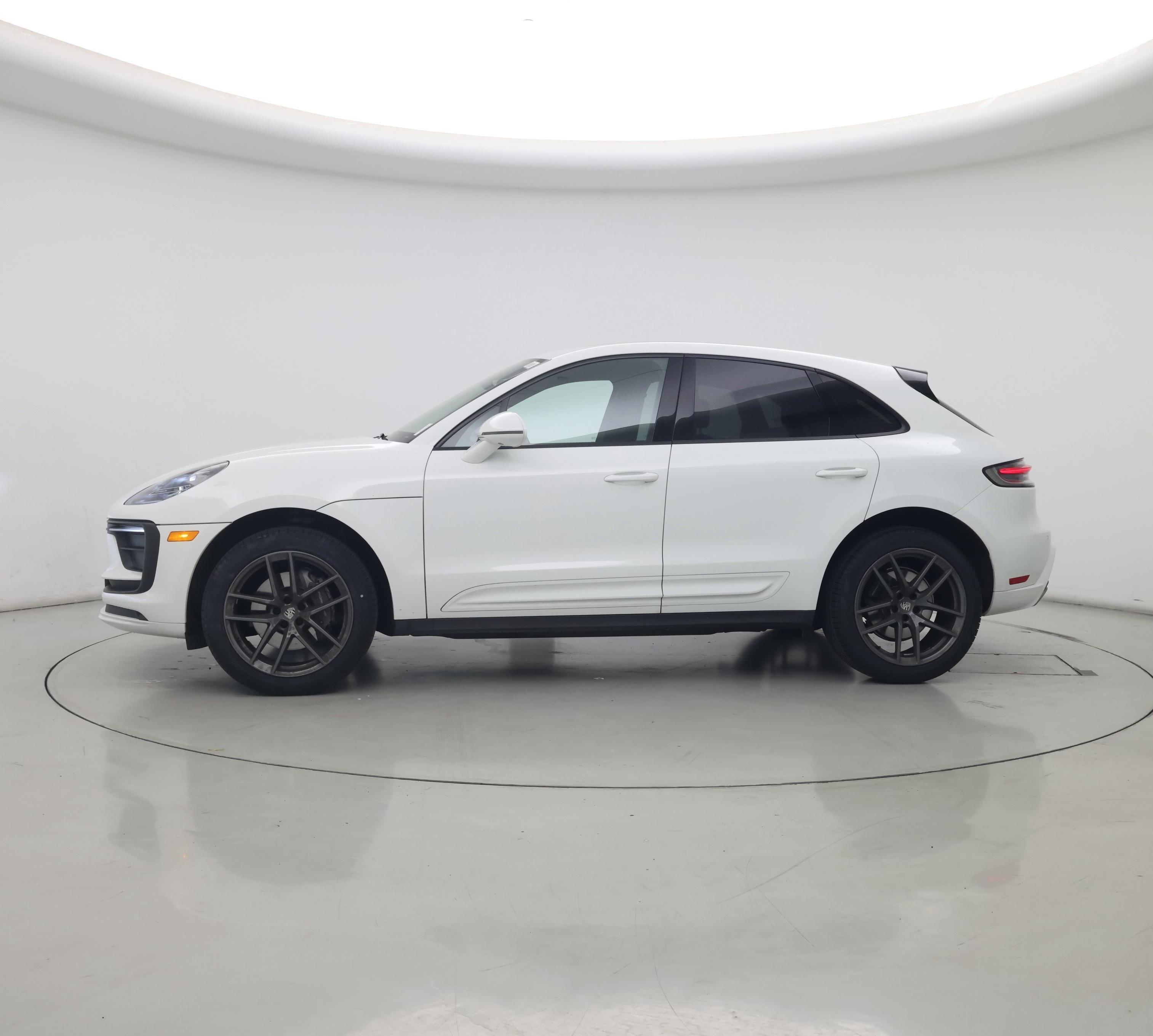 Thumbnail: 2022 Porsche Macan - 3