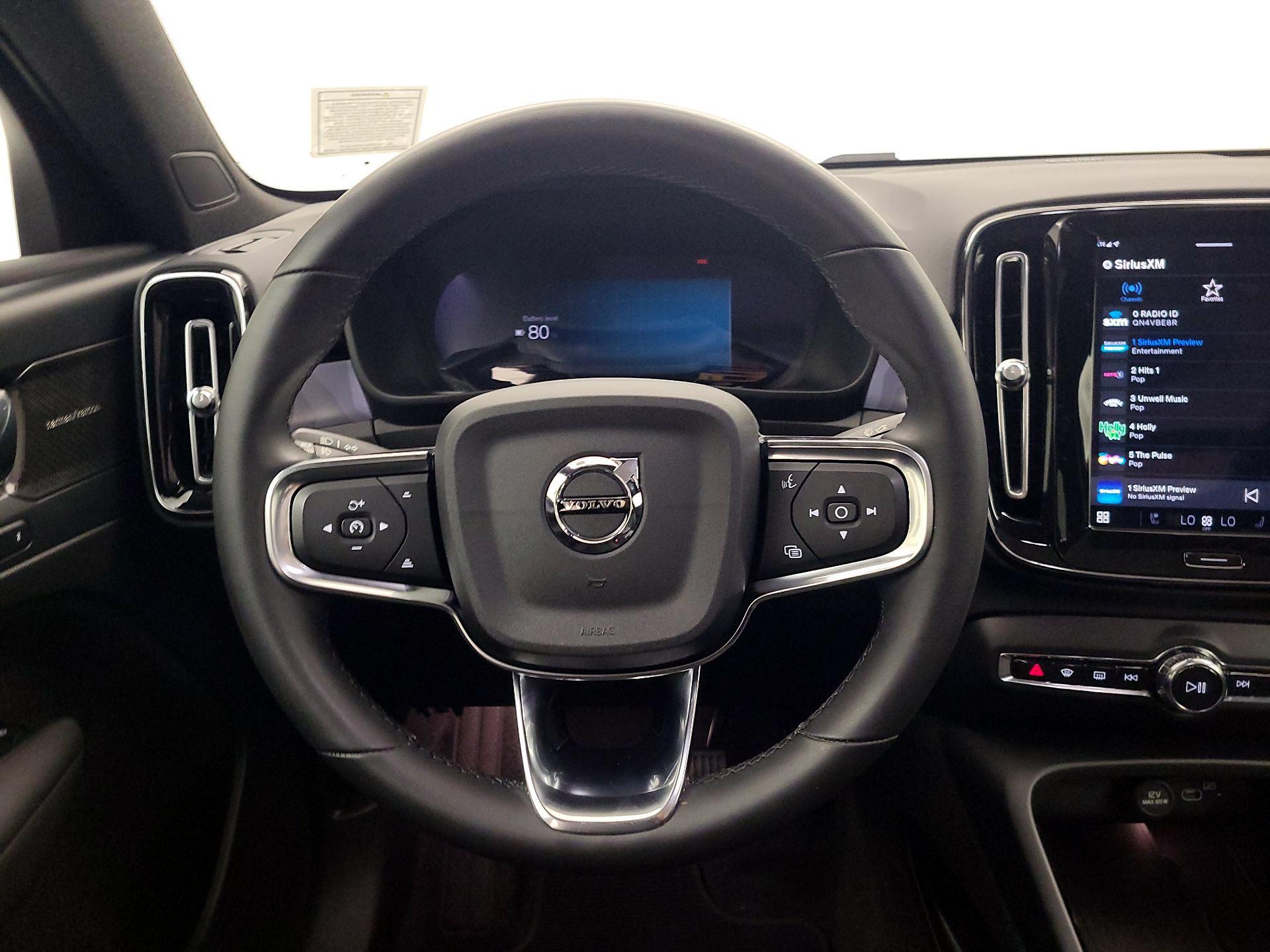 Thumbnail: 2023 Volvo C40 - 10