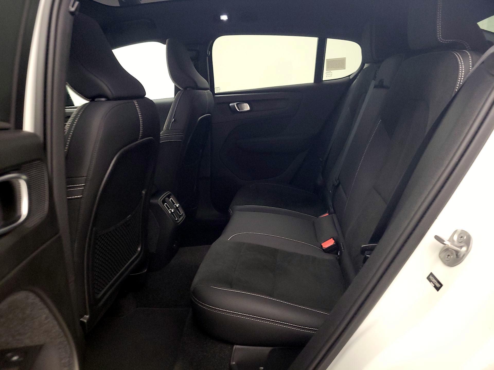 Thumbnail: 2023 Volvo C40 - 19