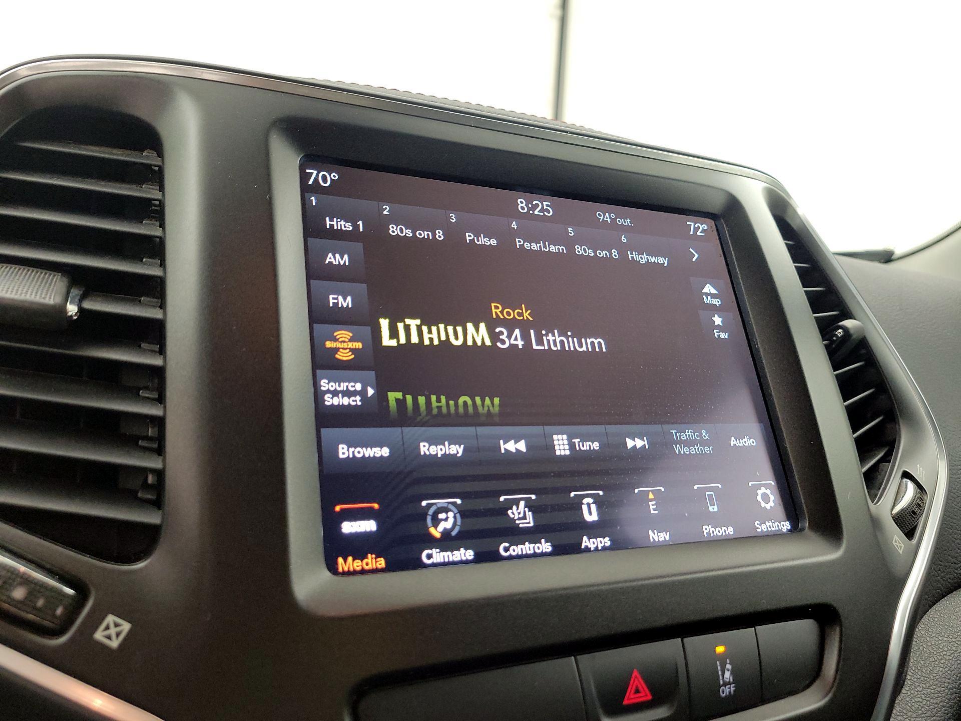 Thumbnail: 2022 Jeep Cherokee - 15