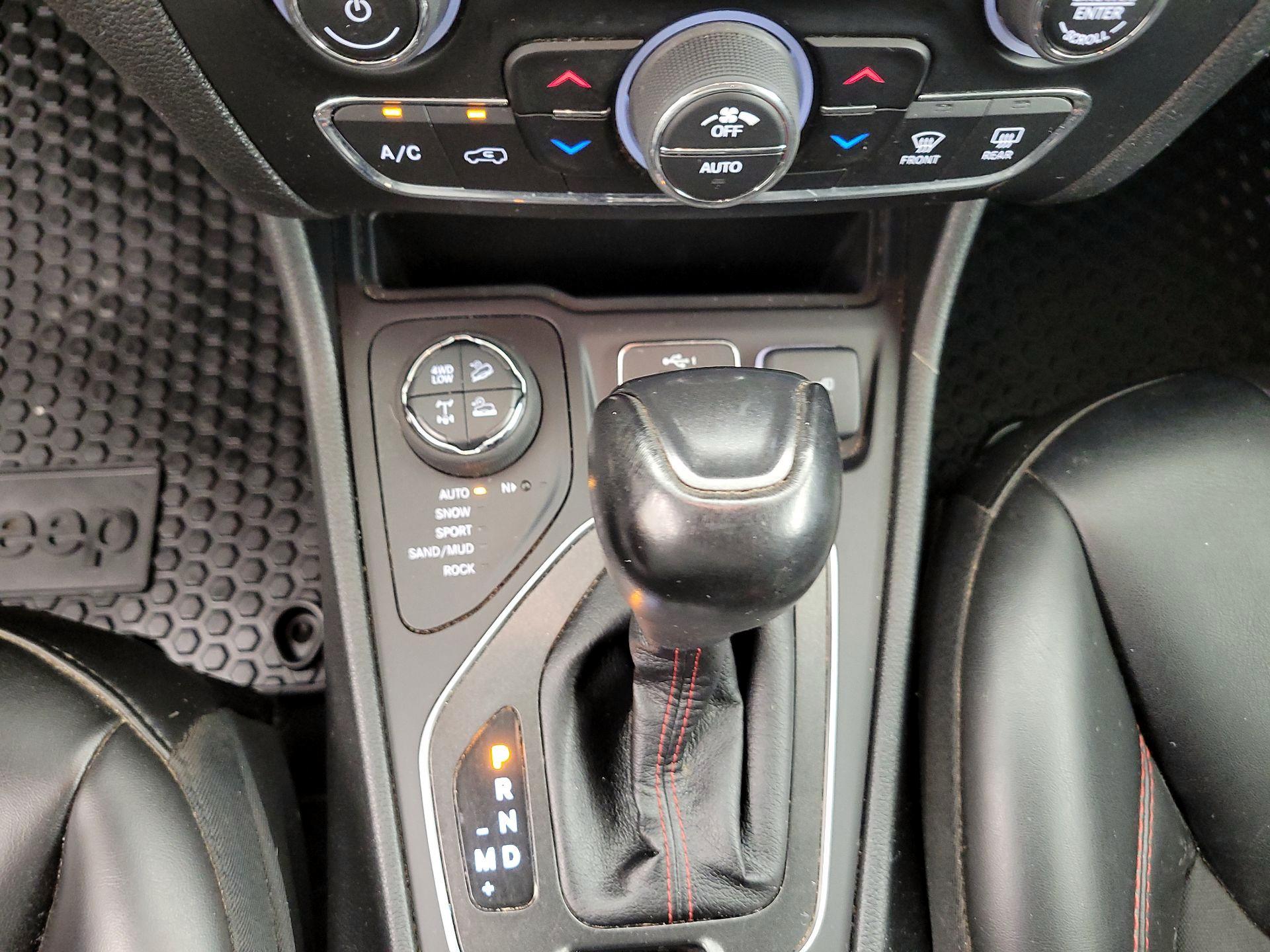 Thumbnail: 2022 Jeep Cherokee - 17