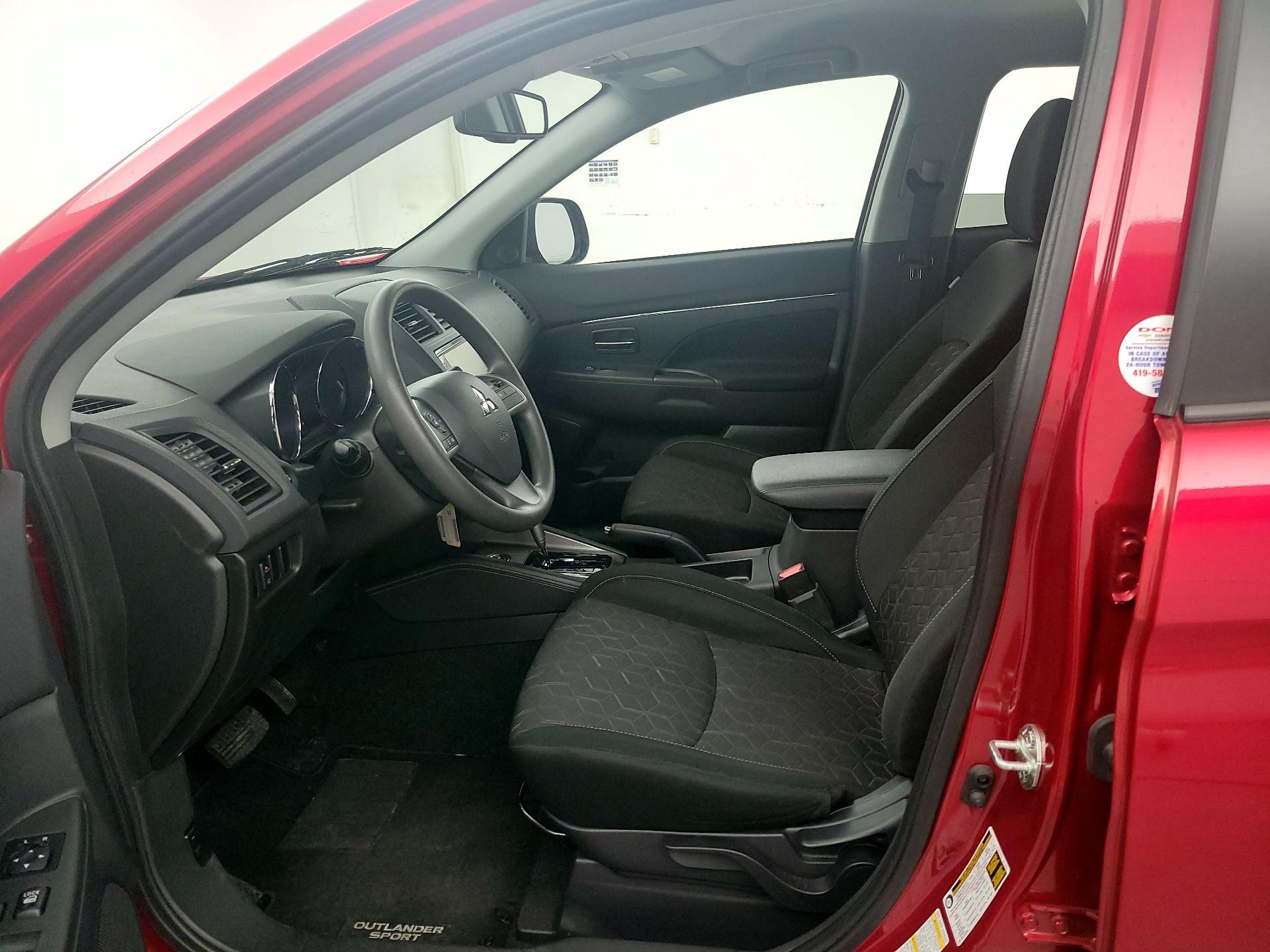 Thumbnail: 2023 Mitsubishi Outlander Sport - 11