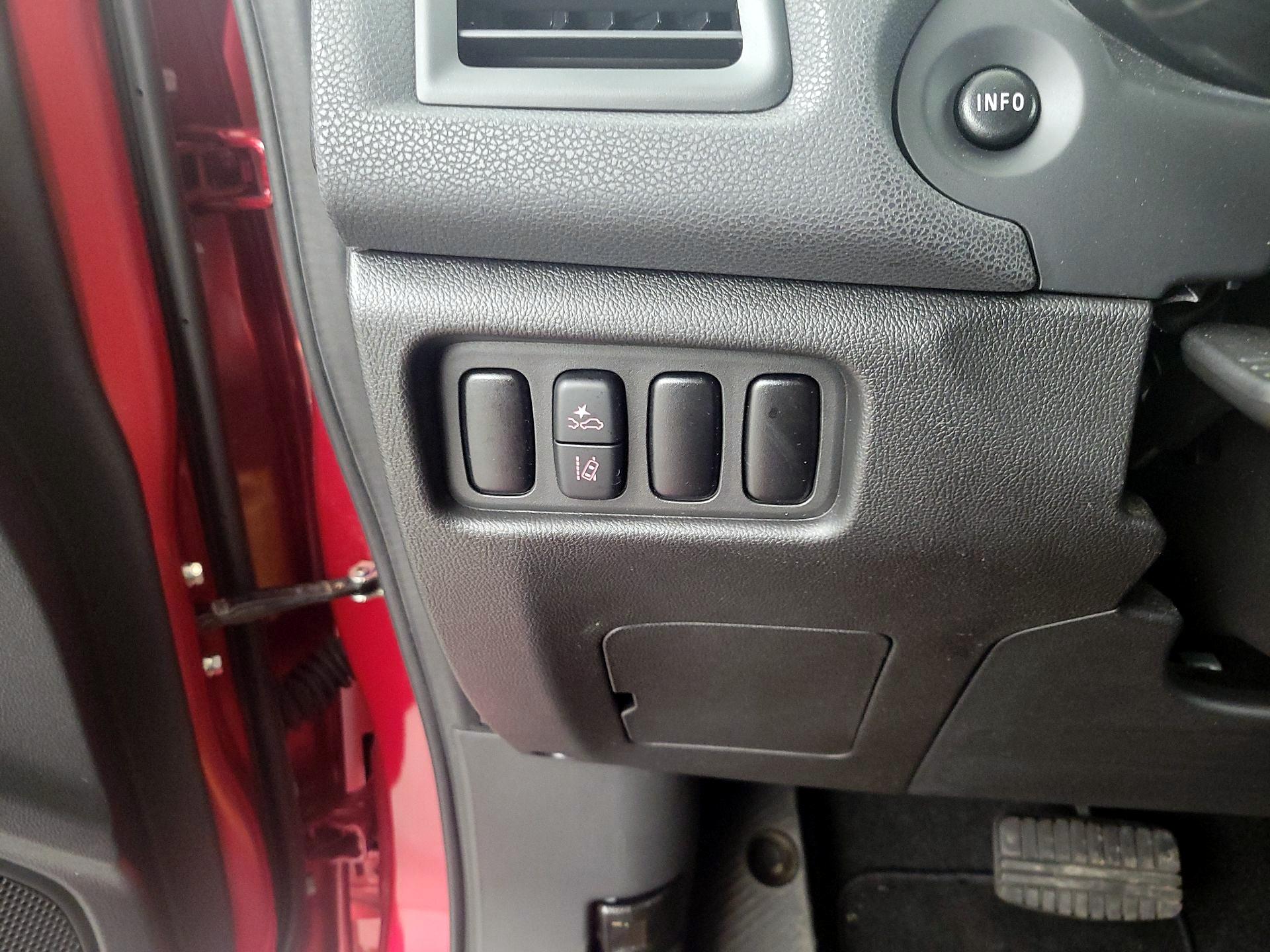 Thumbnail: 2023 Mitsubishi Outlander Sport - 13