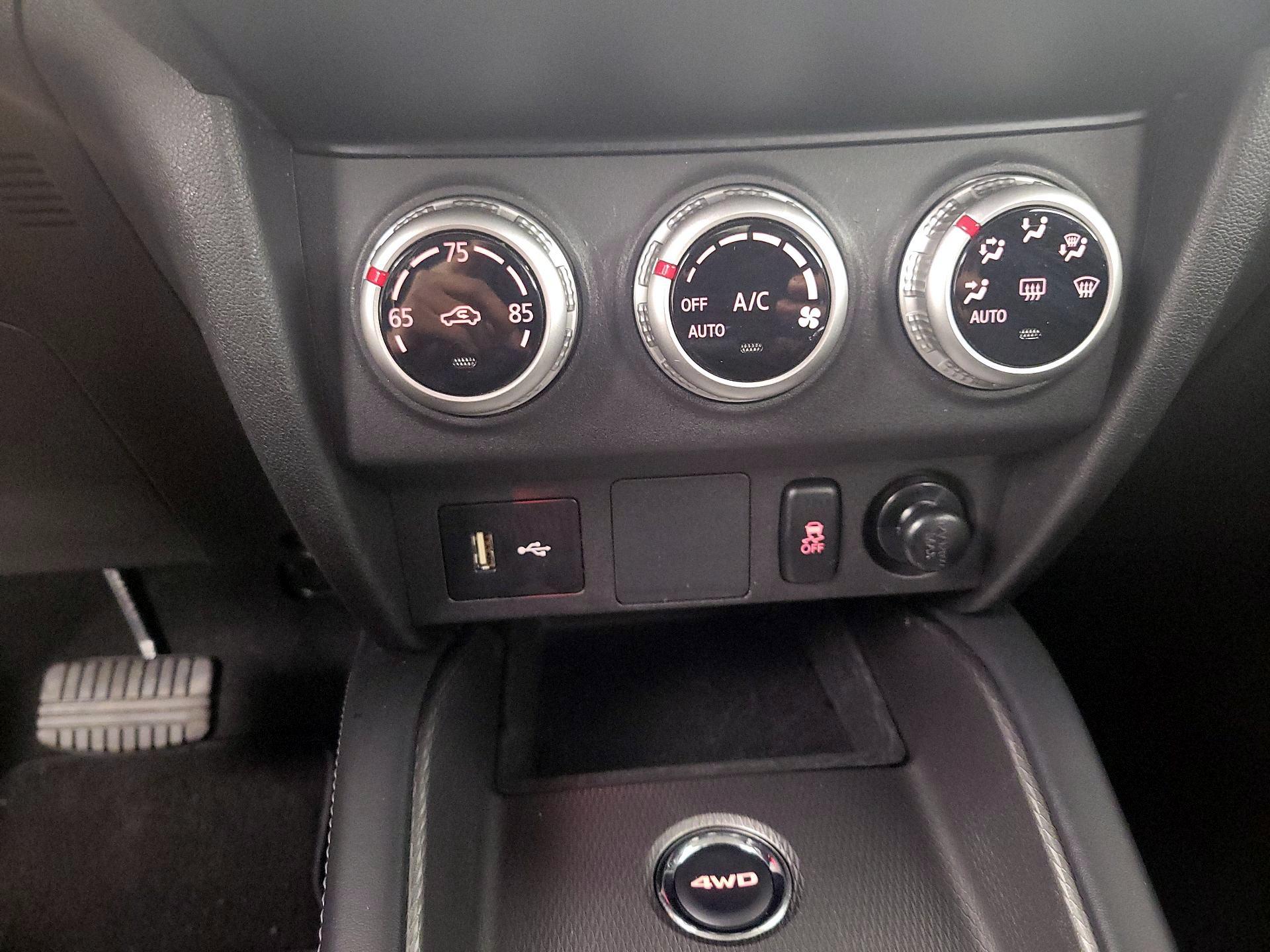 Thumbnail: 2023 Mitsubishi Outlander Sport - 16