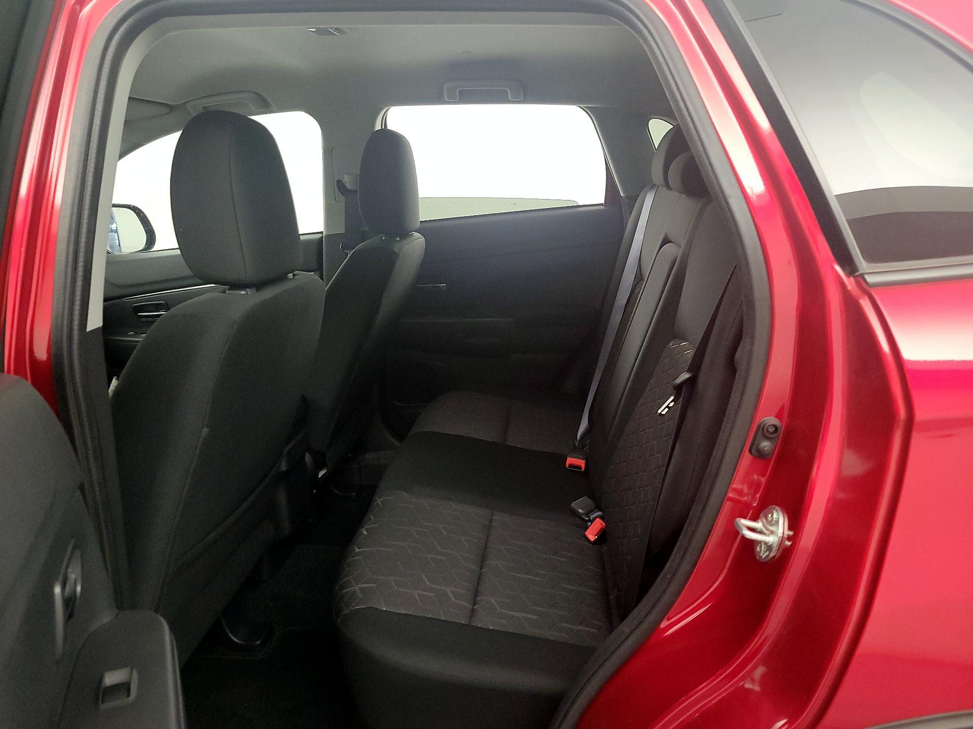 Thumbnail: 2023 Mitsubishi Outlander Sport - 19