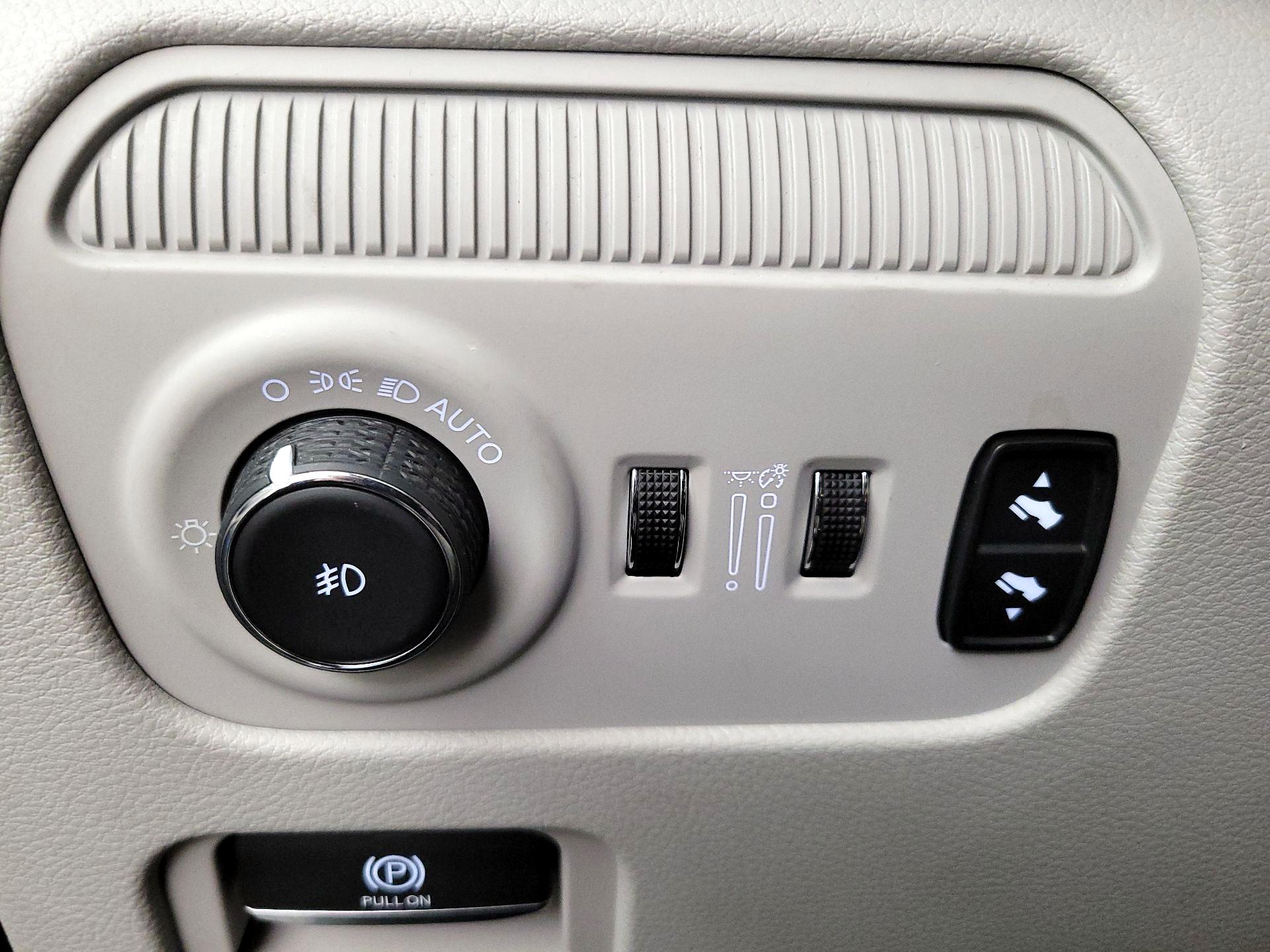 Thumbnail: 2022 Jeep Grand Wagoneer - 13