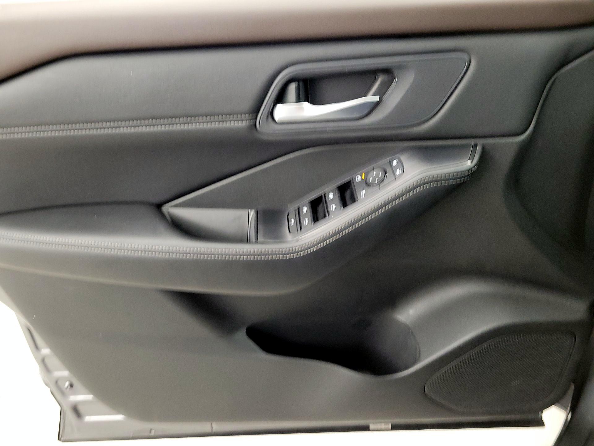 Thumbnail: 2023 Nissan Rogue - 12