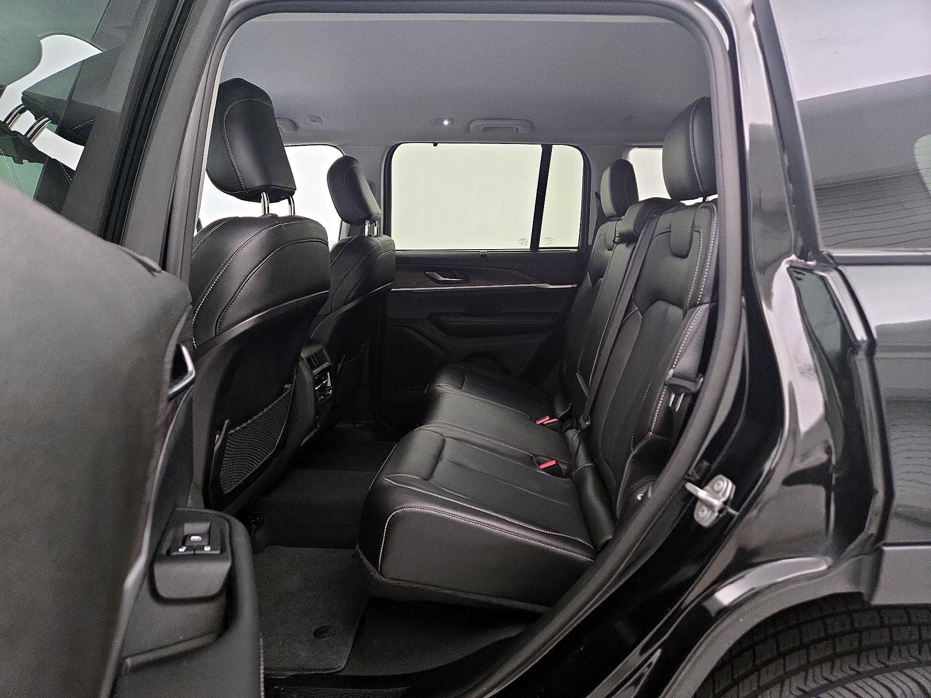 Thumbnail: 2023 Jeep Grand Cherokee - 20