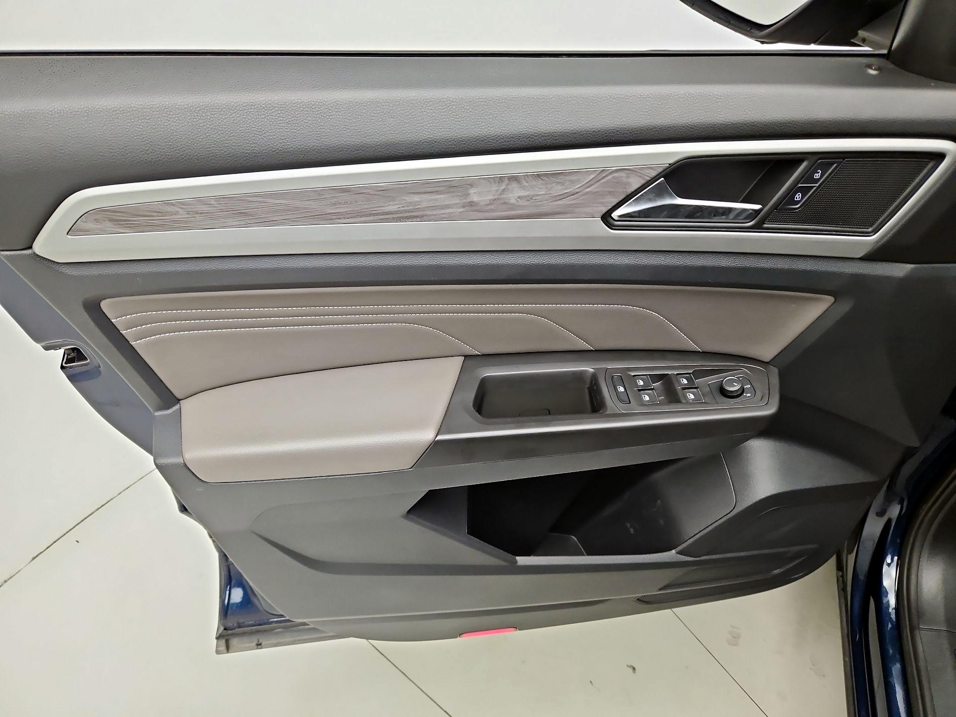 Thumbnail: 2022 Volkswagen Atlas - 12