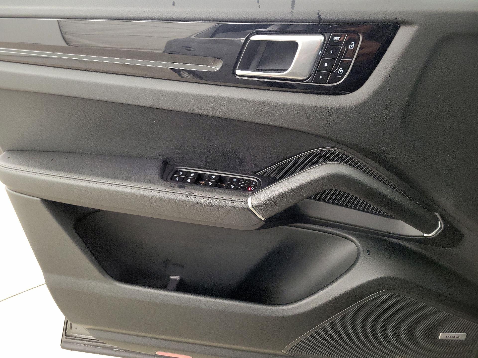 Thumbnail: 2019 Porsche Cayenne - 12