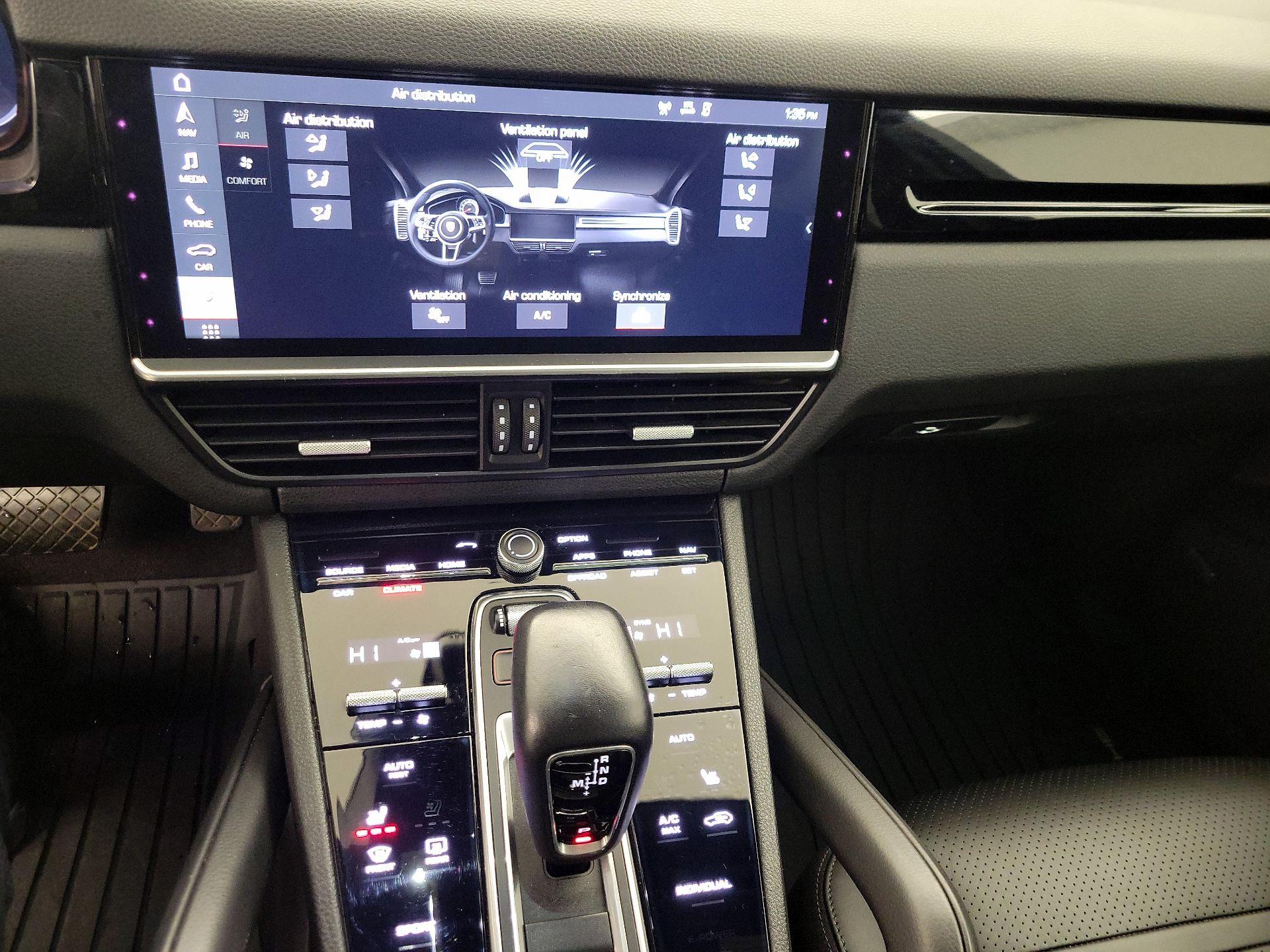 Thumbnail: 2019 Porsche Cayenne - 17