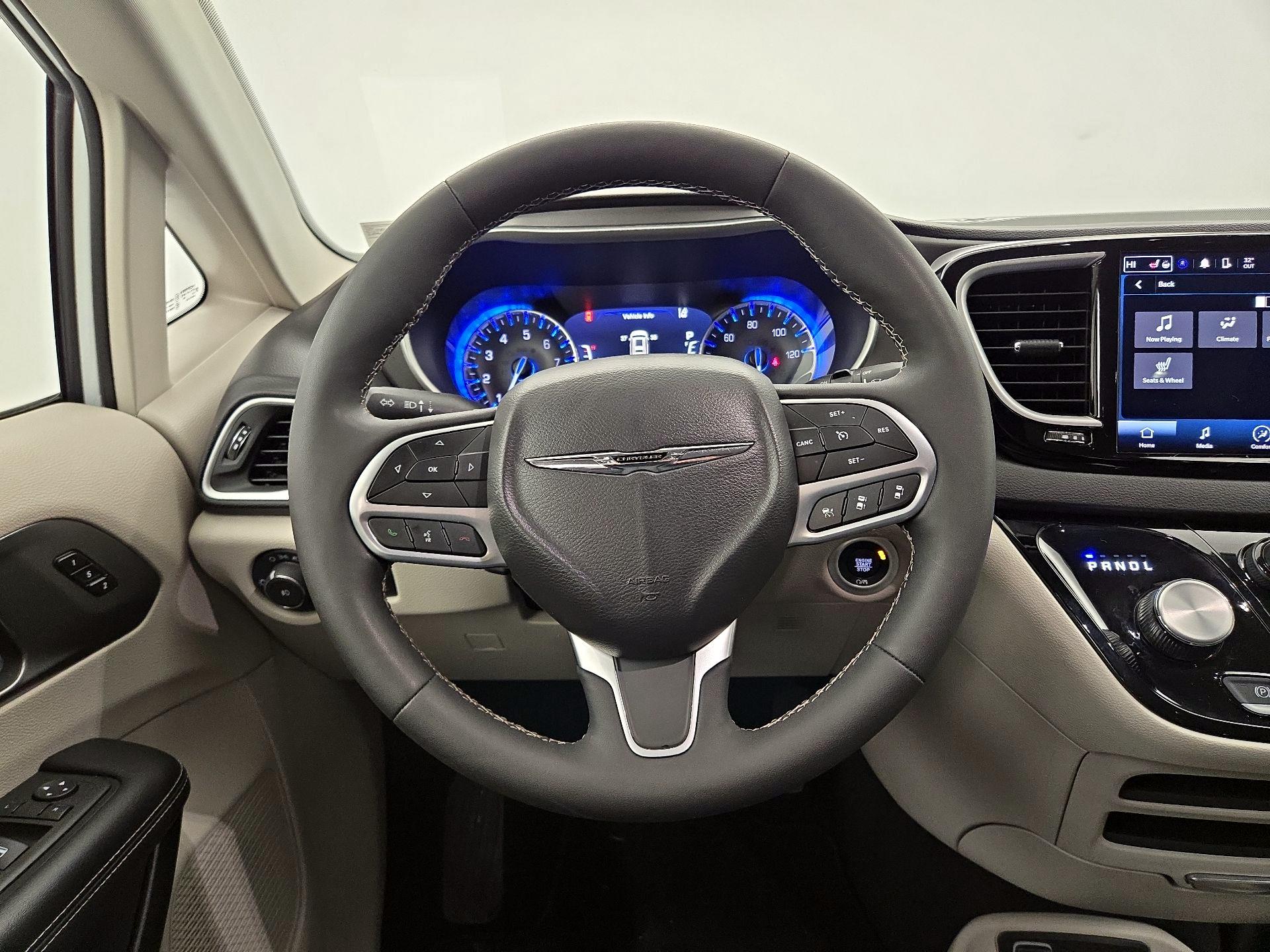 Thumbnail: 2024 Chrysler Pacifica - 10