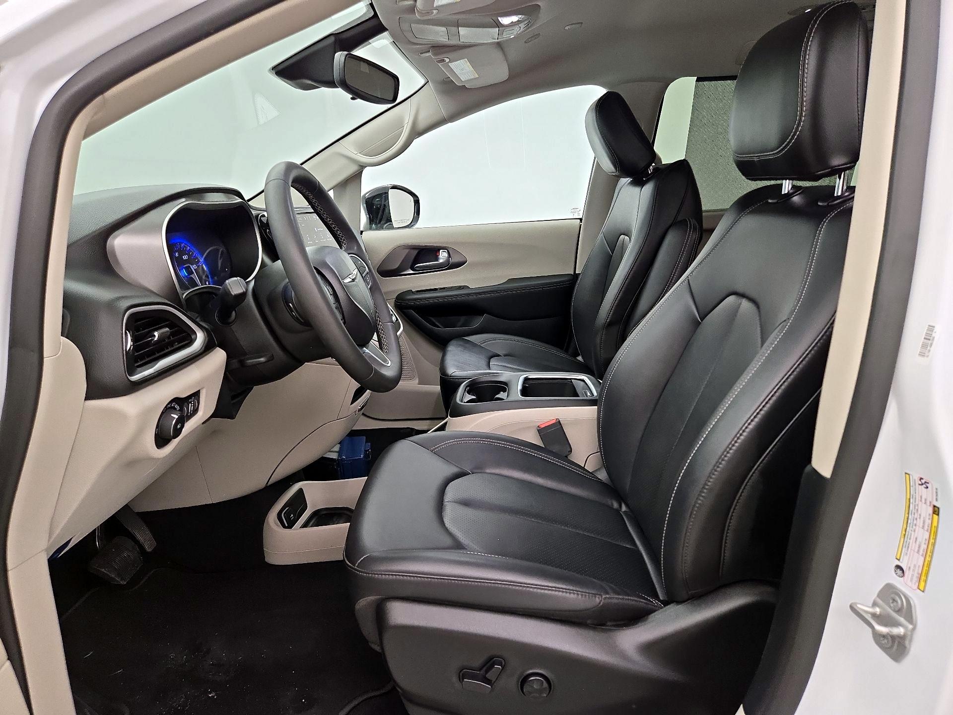 Thumbnail: 2024 Chrysler Pacifica - 11