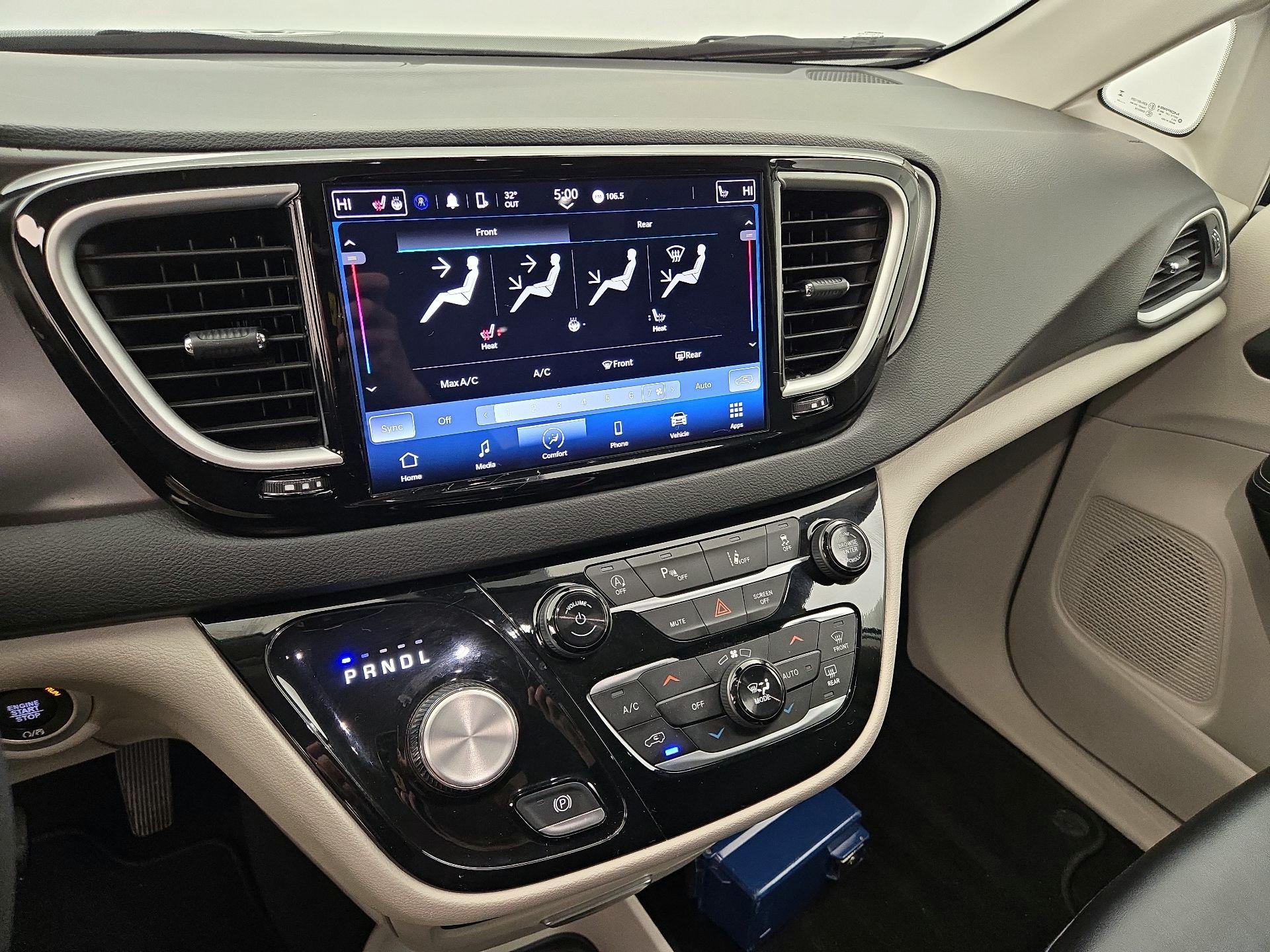 Thumbnail: 2024 Chrysler Pacifica - 16