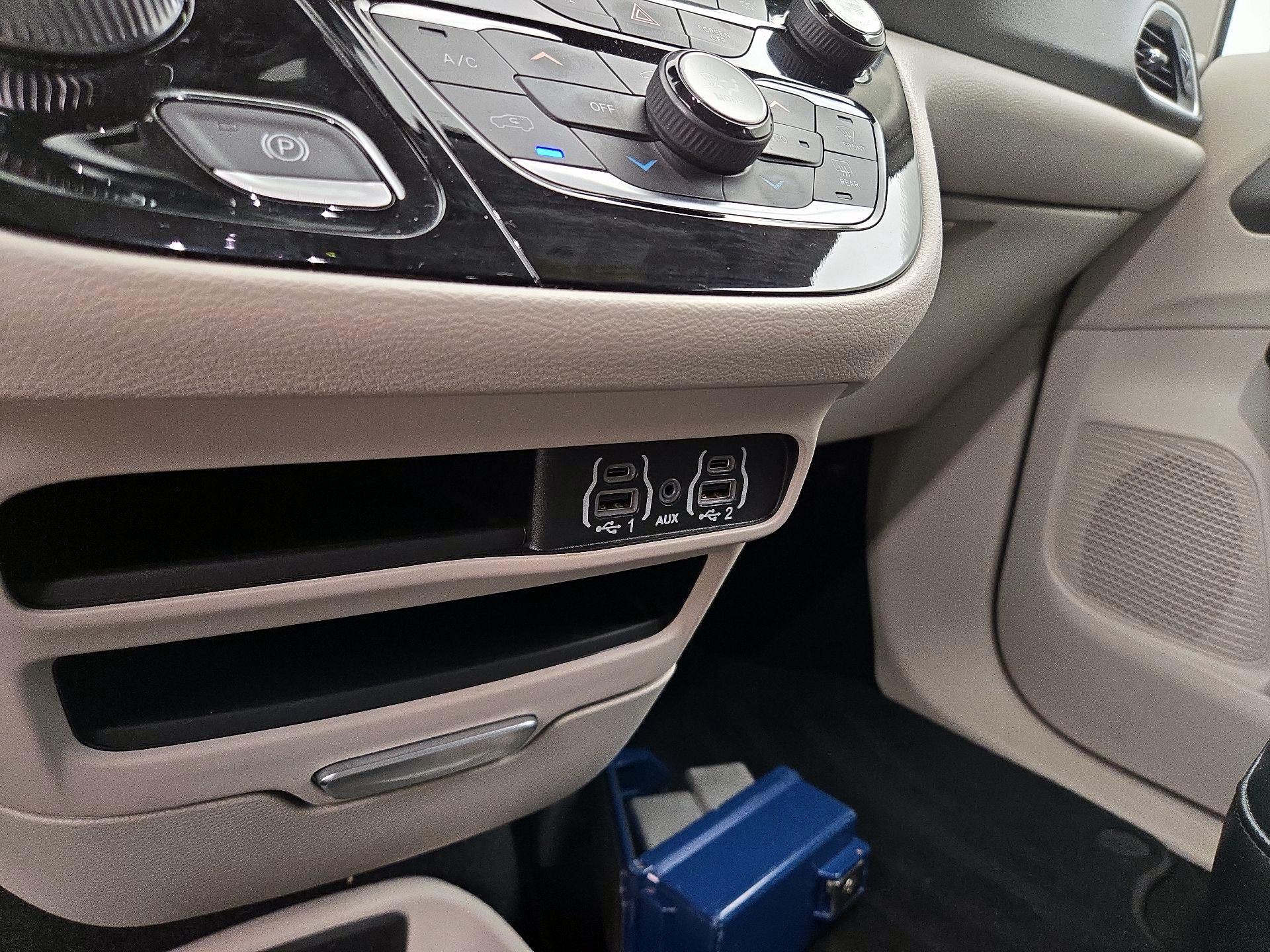 Thumbnail: 2024 Chrysler Pacifica - 18