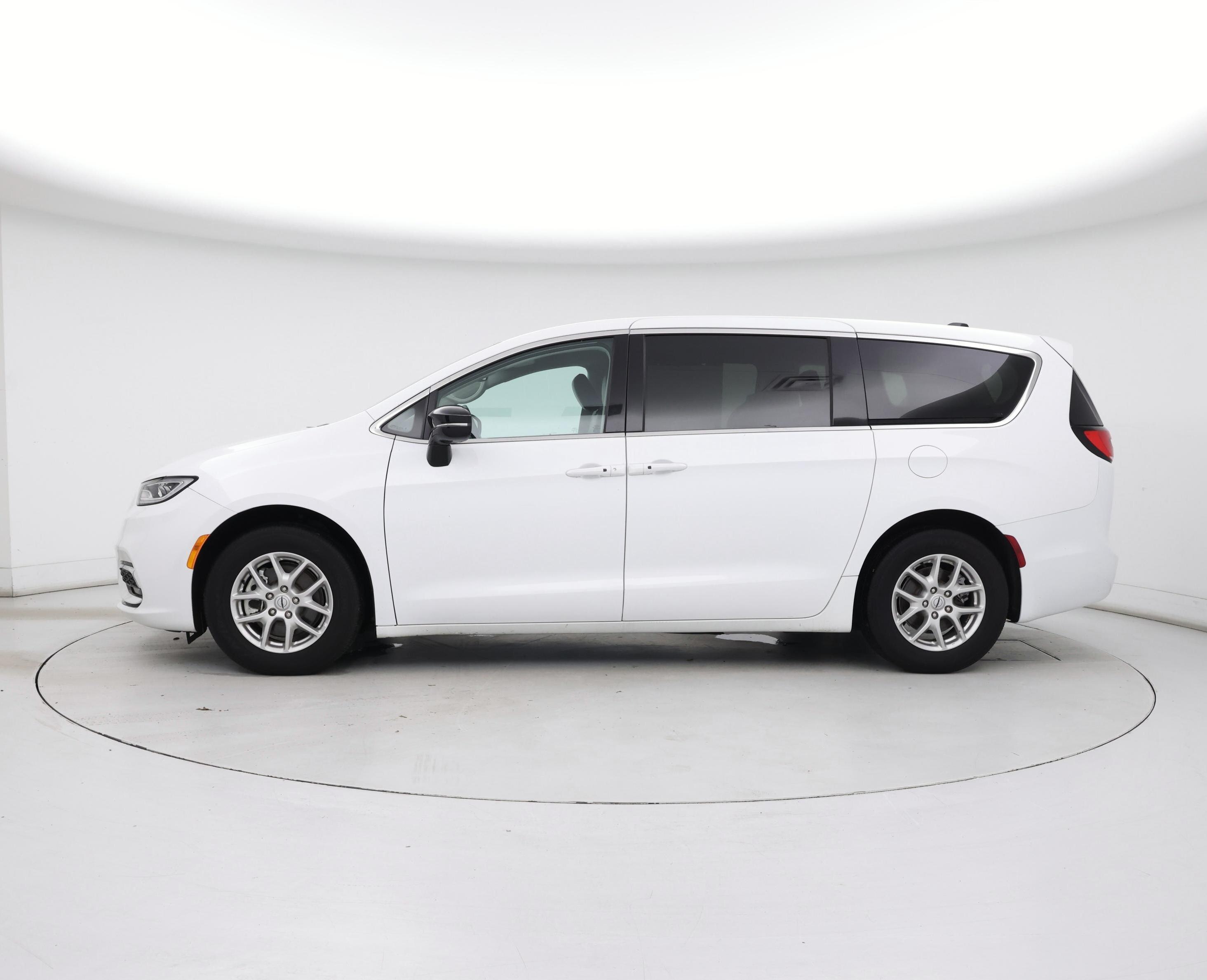 Thumbnail: 2024 Chrysler Pacifica - 3