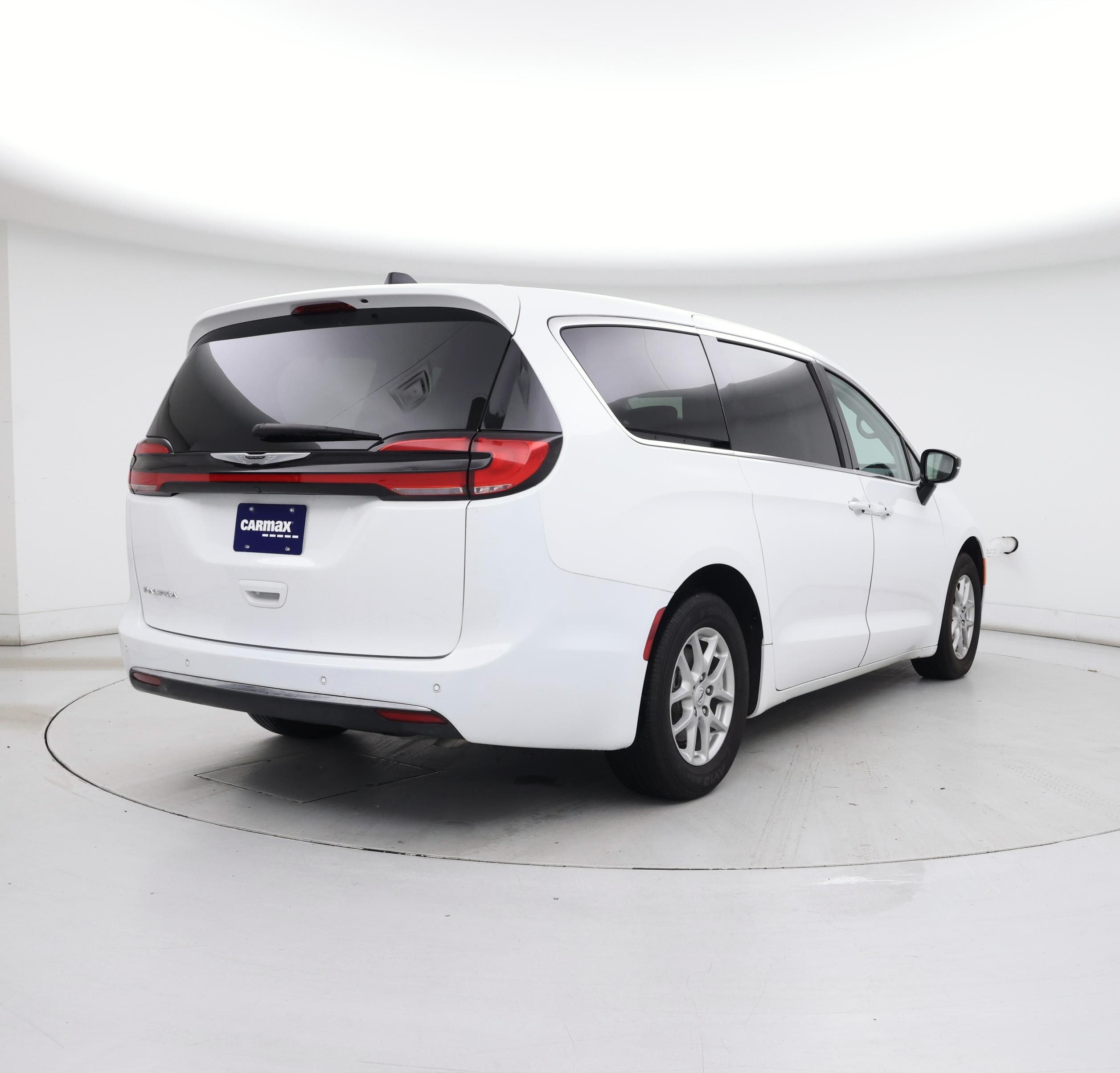 Thumbnail: 2024 Chrysler Pacifica - 8