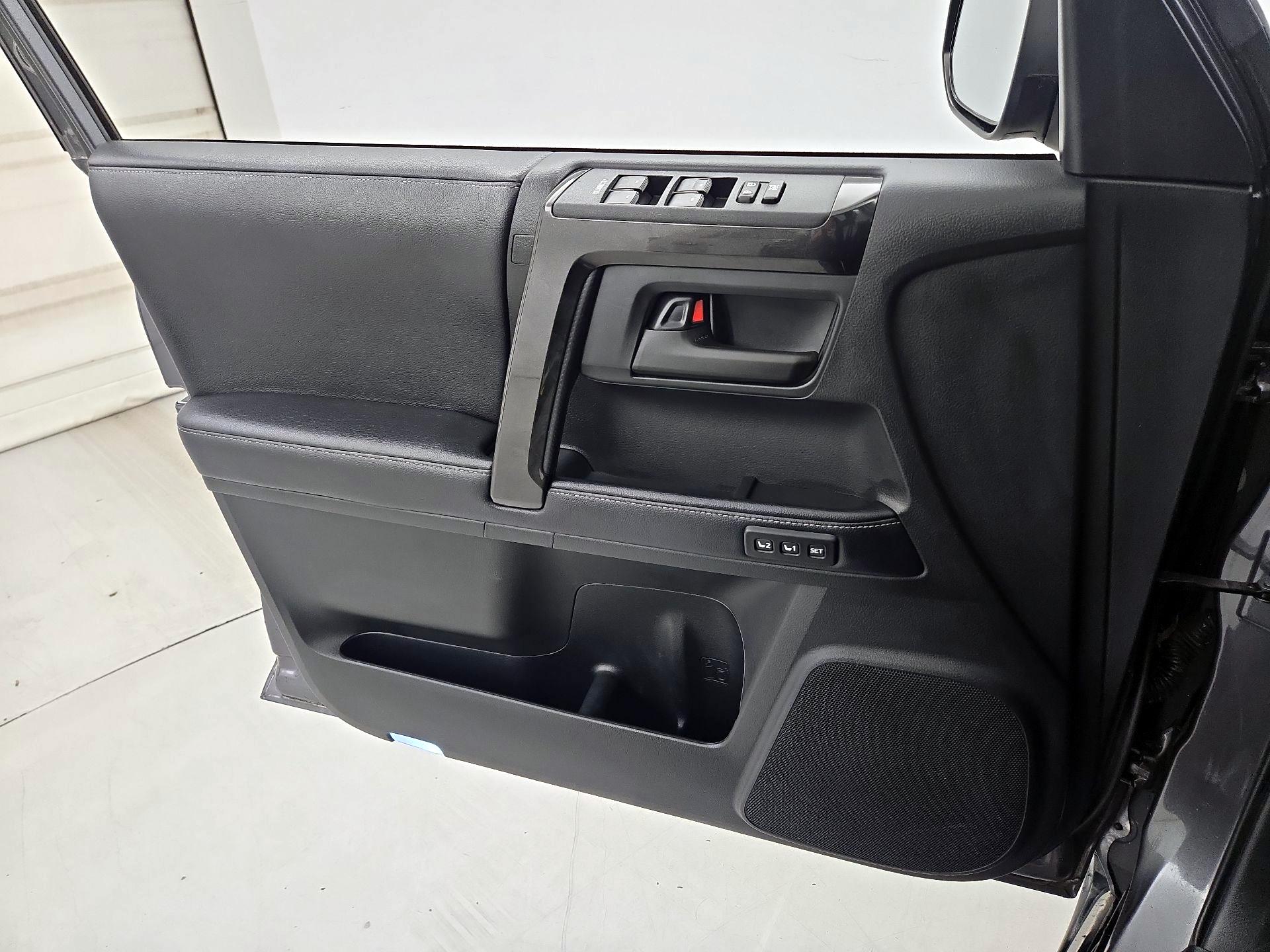 Thumbnail: 2019 Toyota 4Runner - 12