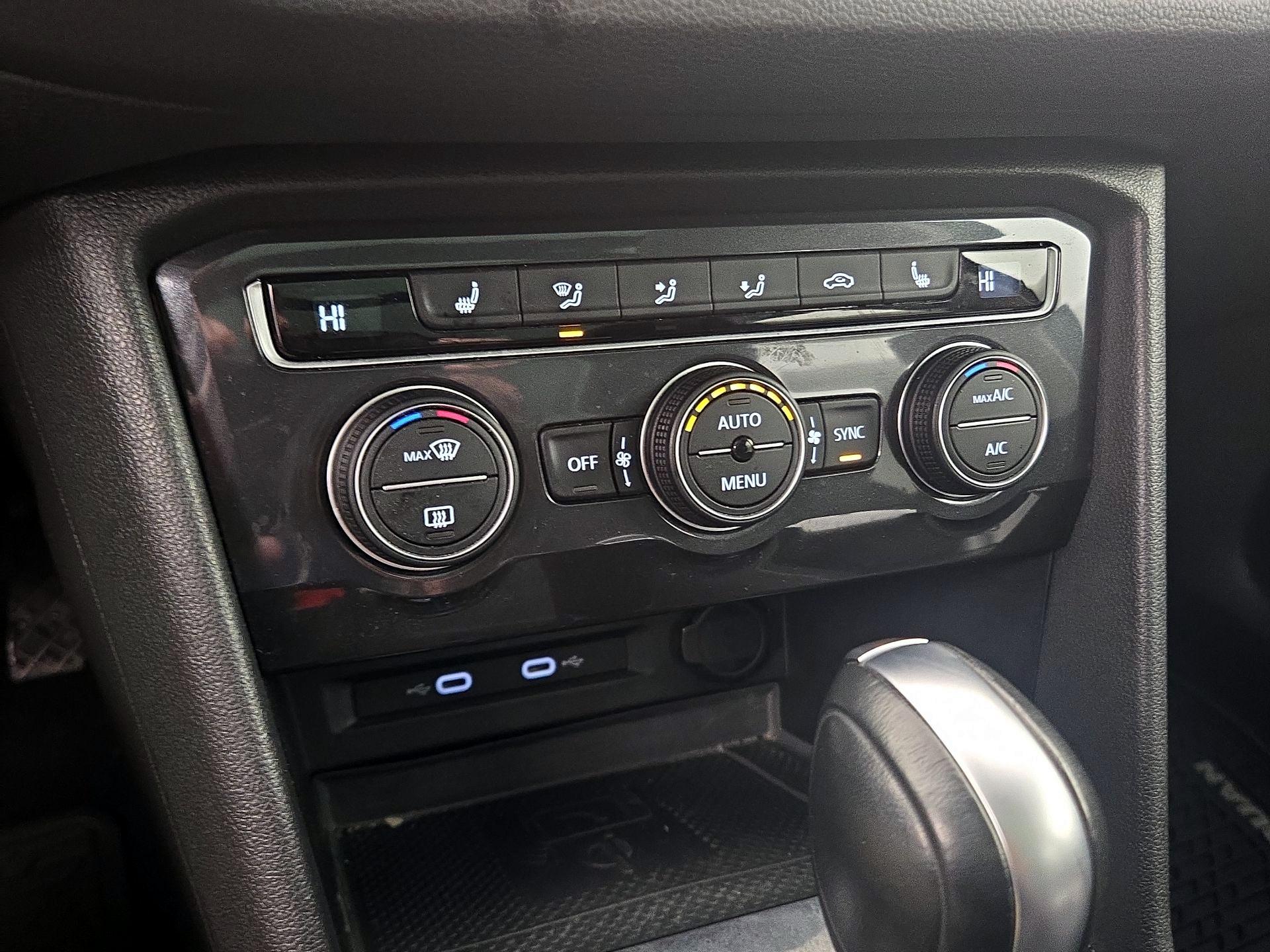 Thumbnail: 2021 Volkswagen Tiguan - 15