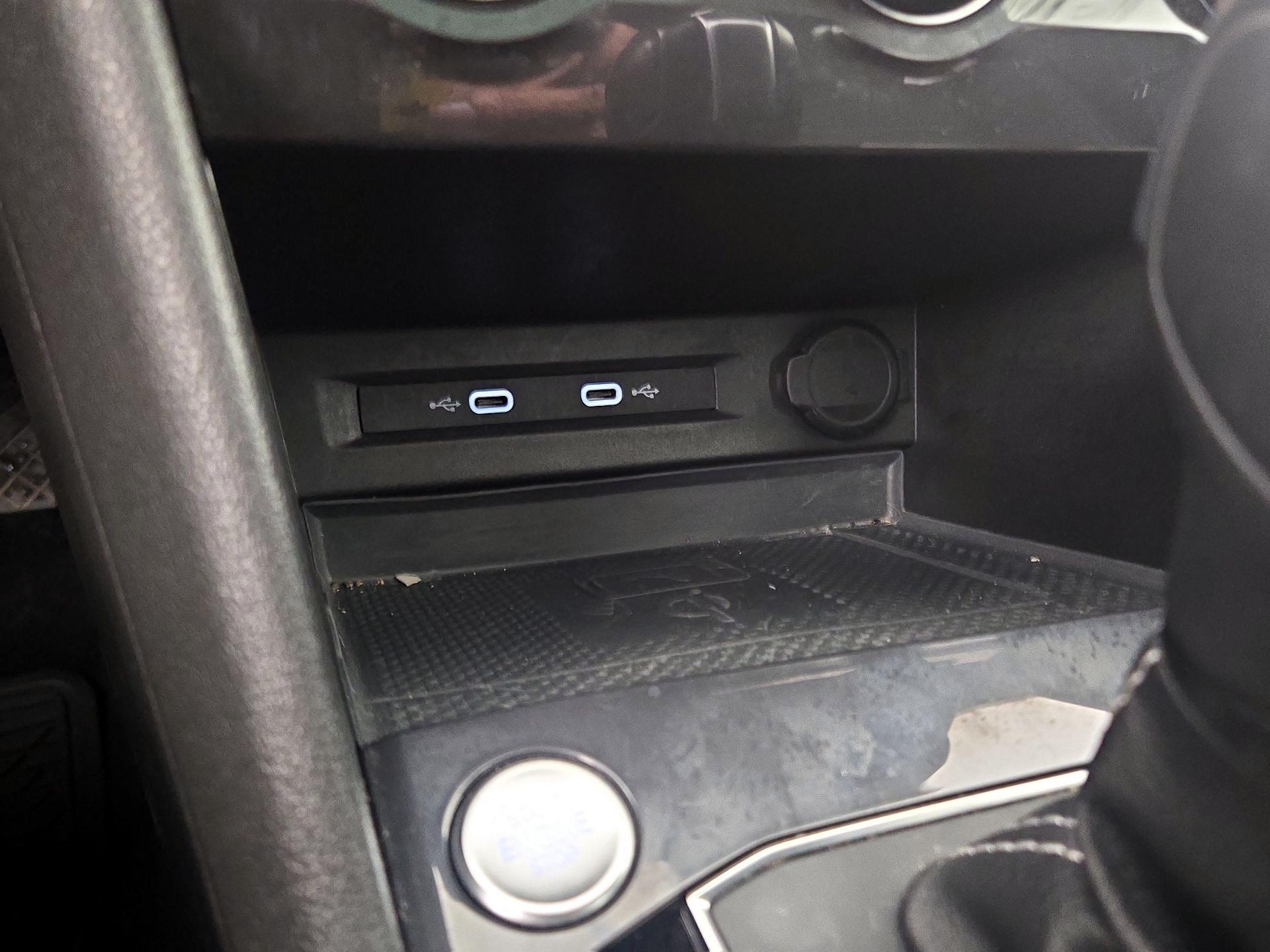 Thumbnail: 2021 Volkswagen Tiguan - 17