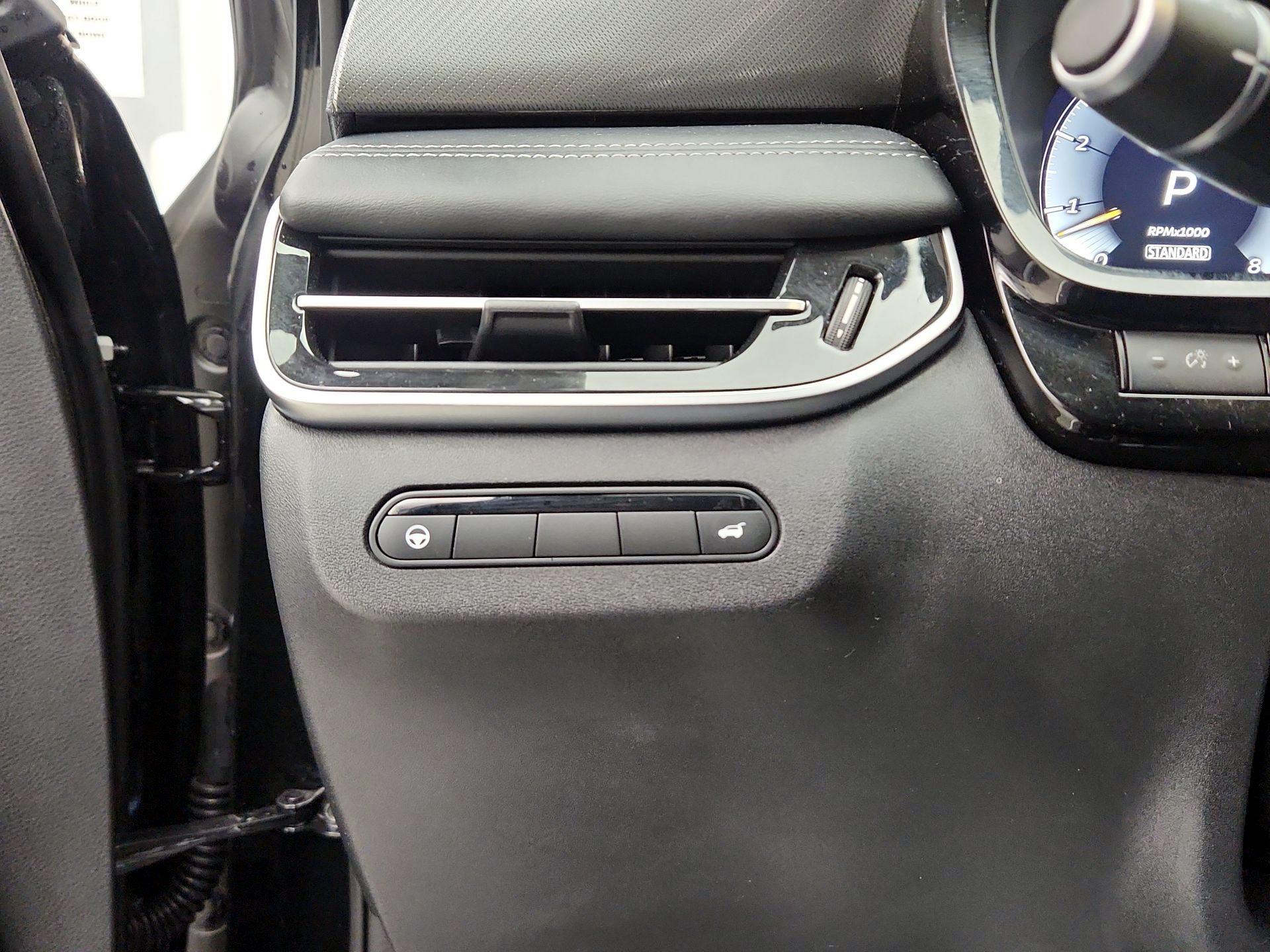 Thumbnail: 2023 INFINITI QX60 - 13