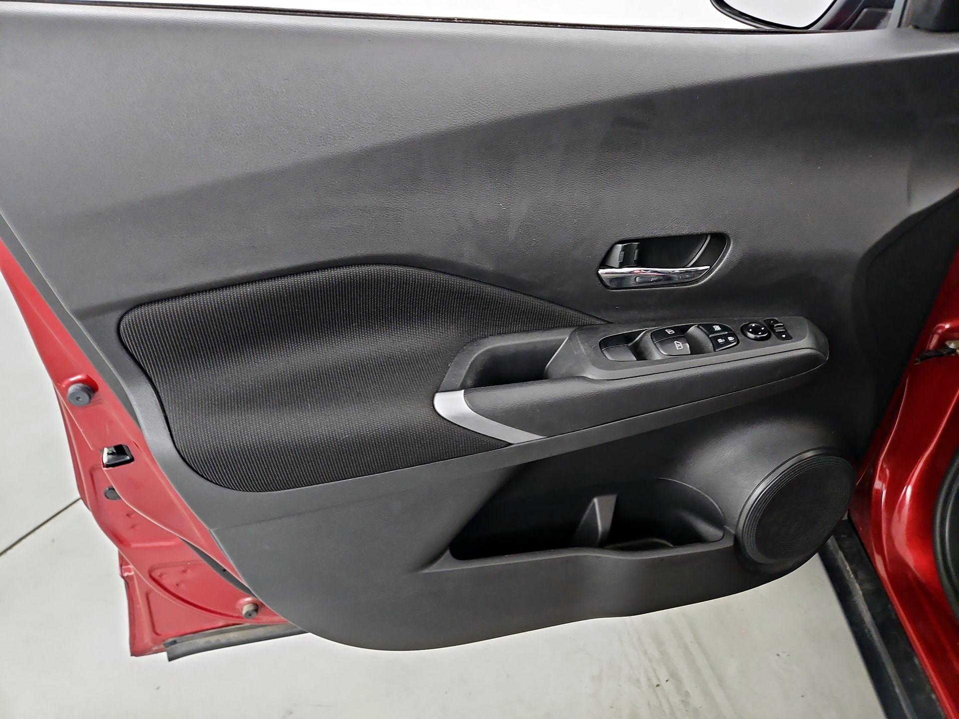 Thumbnail: 2021 Nissan Kicks - 12