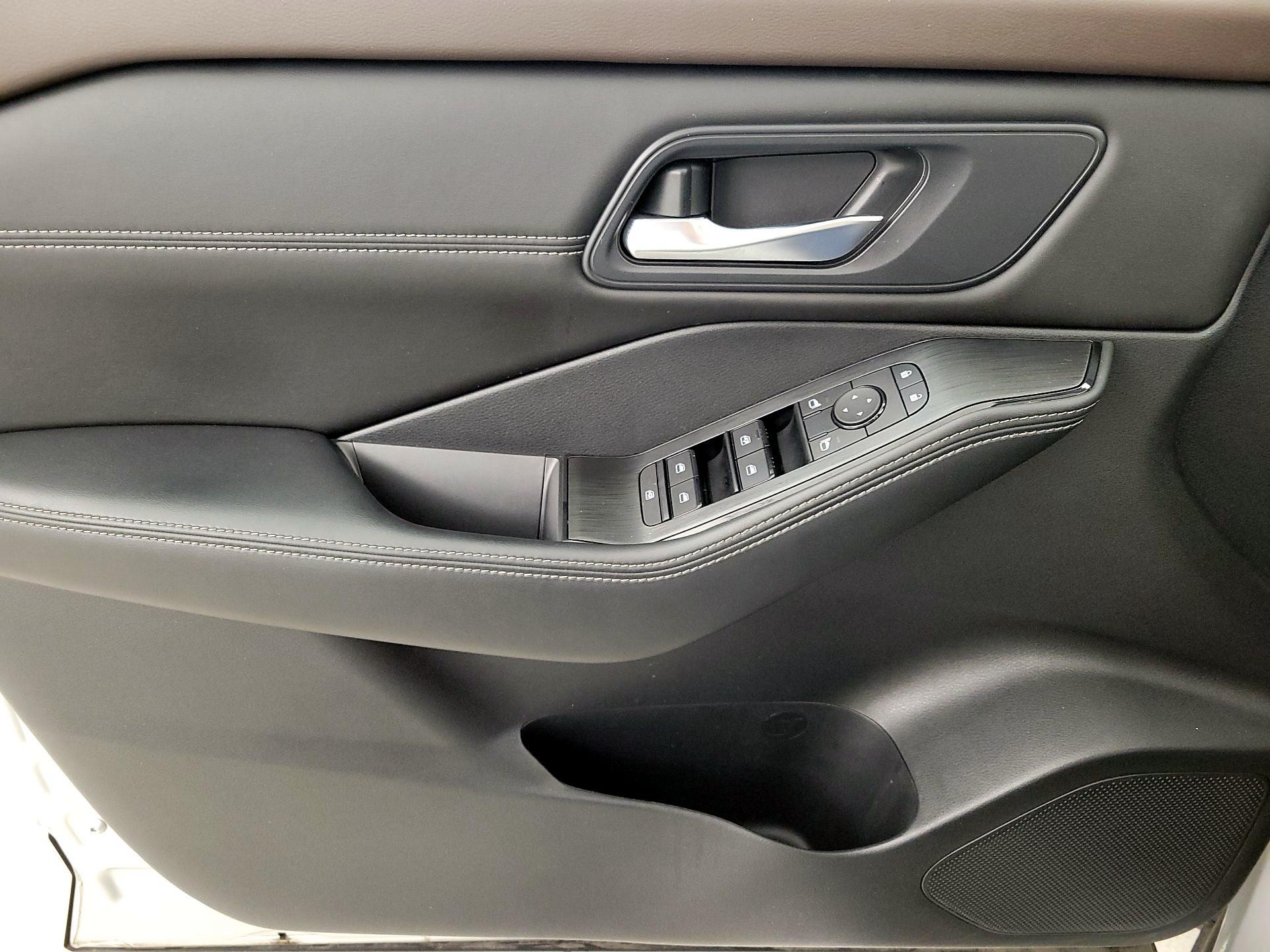 Thumbnail: 2022 Nissan Rogue - 12