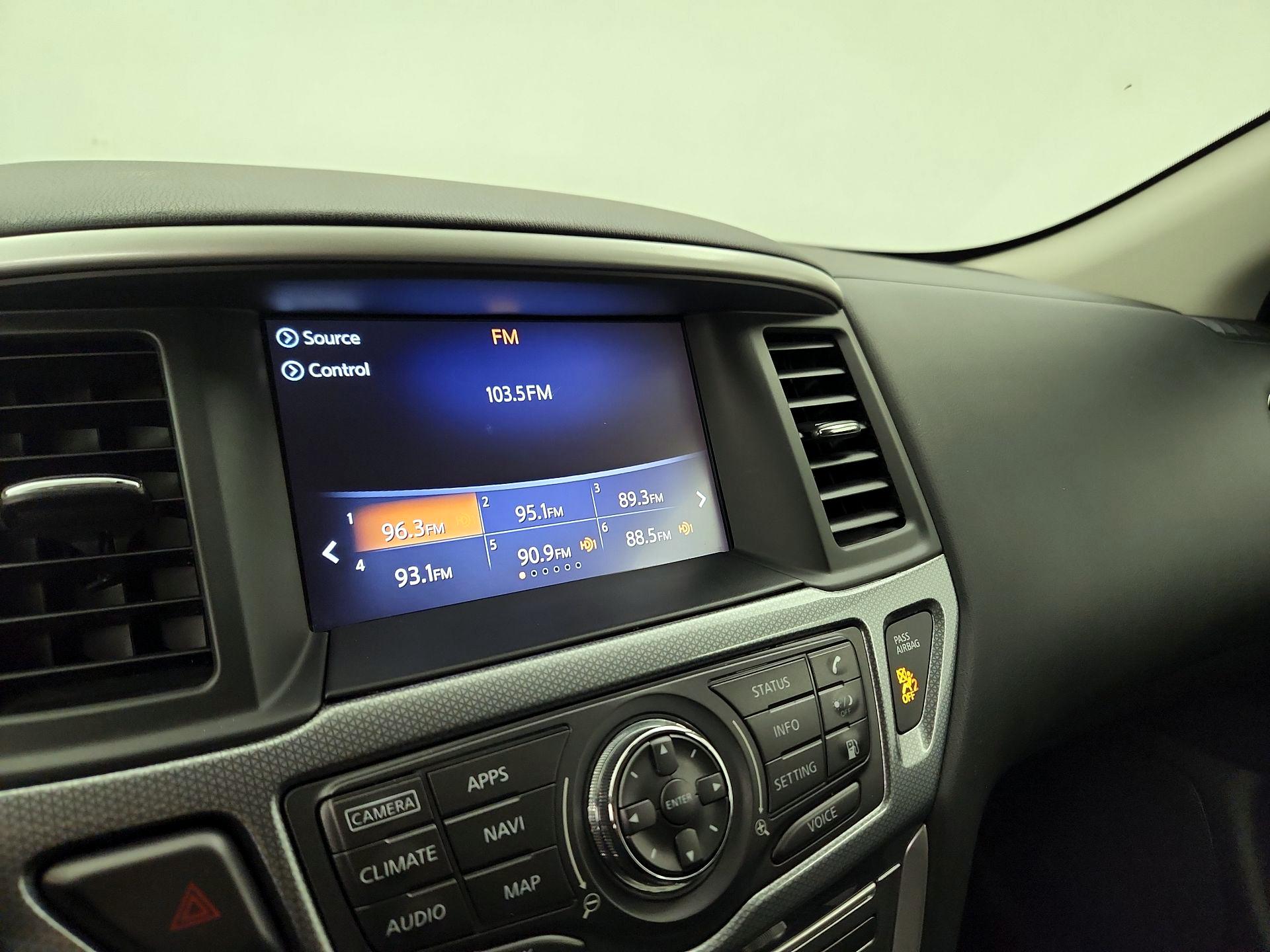 Thumbnail: 2018 Nissan Pathfinder - 16