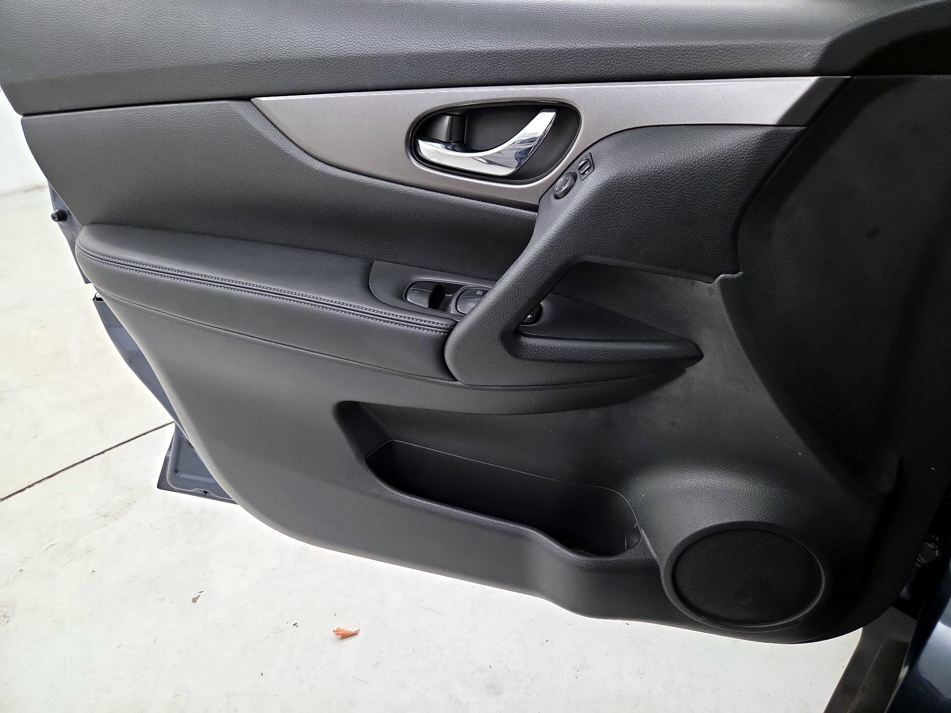 Thumbnail: 2016 Nissan Rogue - 12