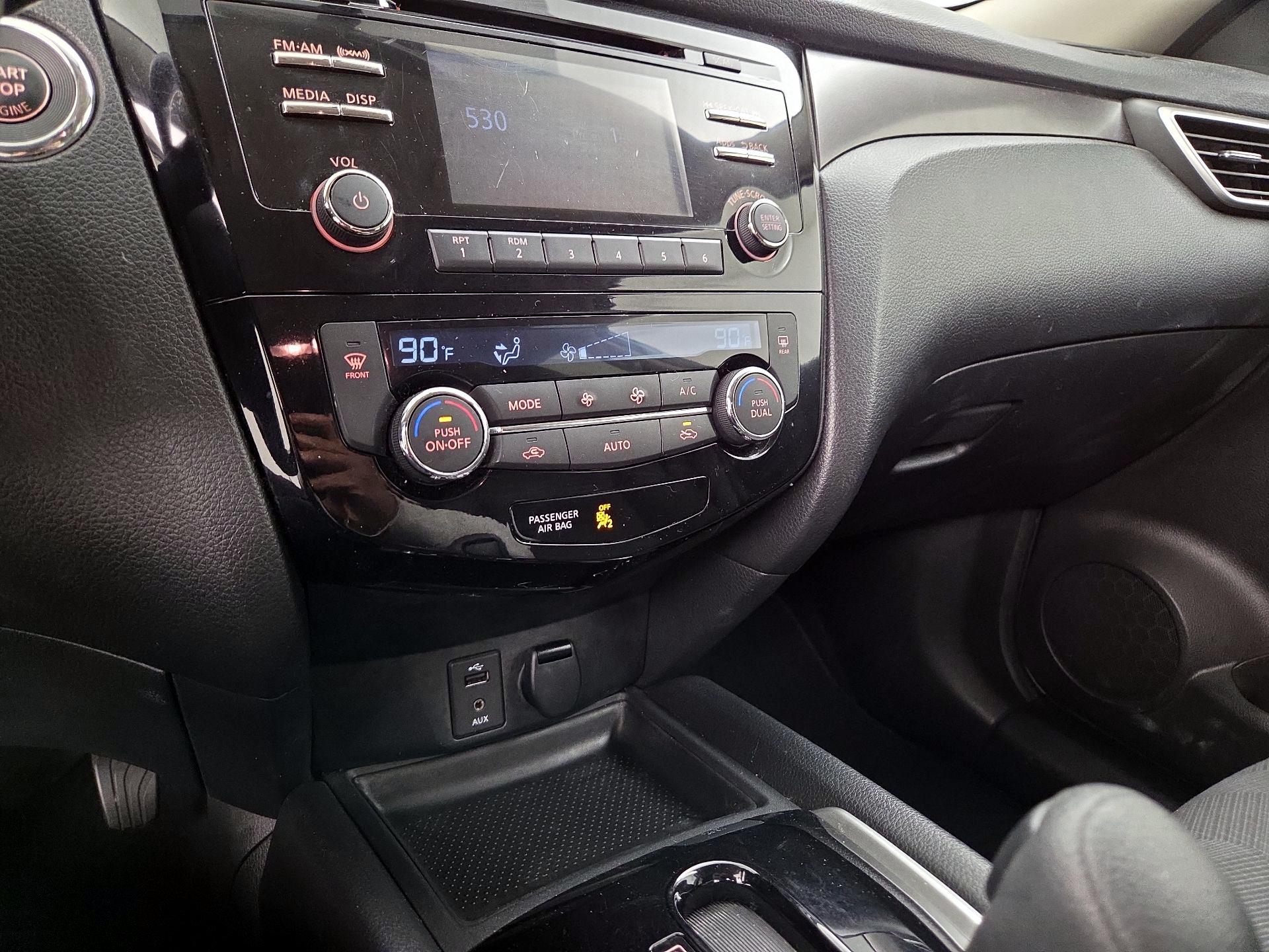 Thumbnail: 2016 Nissan Rogue - 16